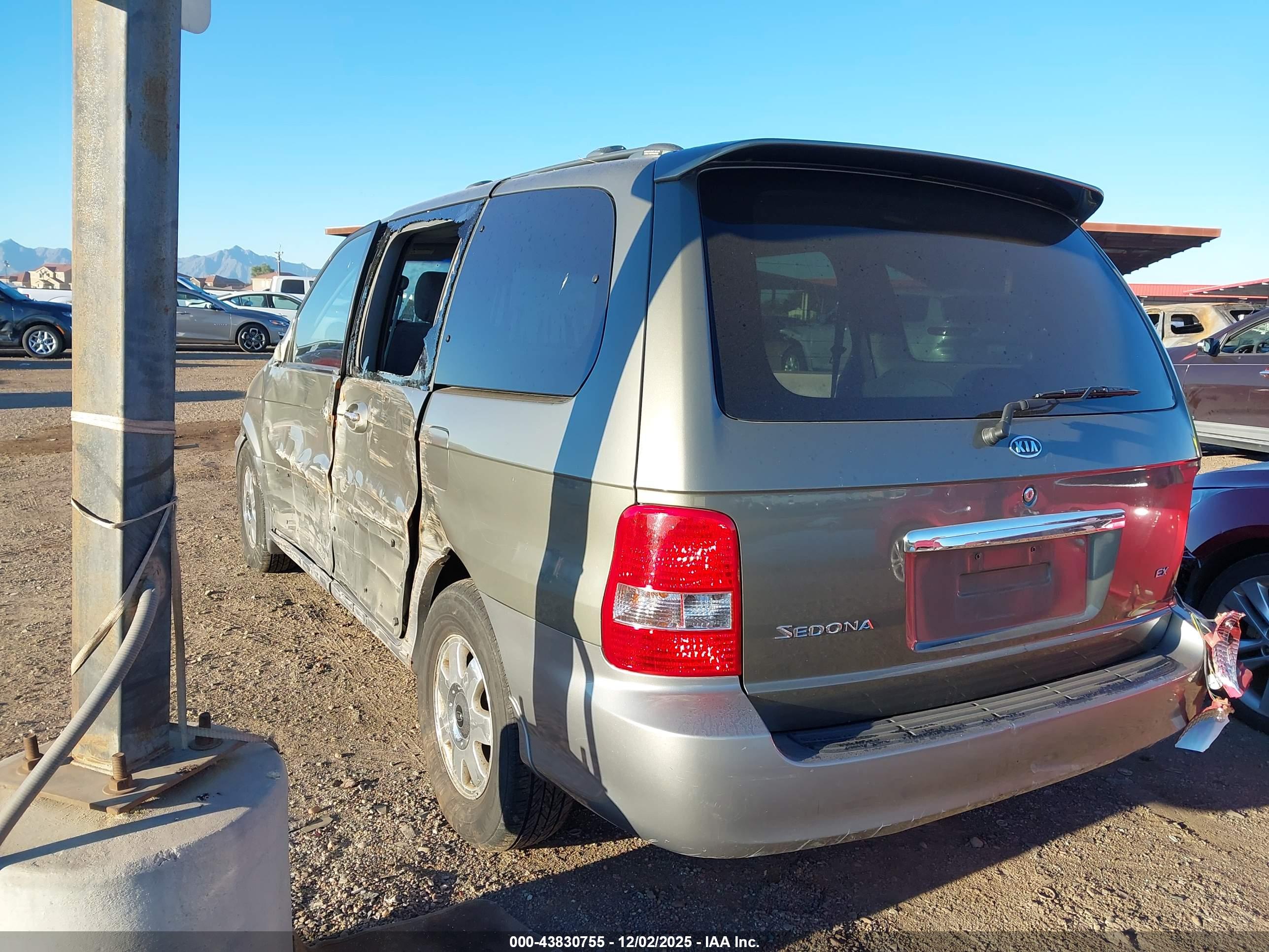 KIA SEDONA image 3