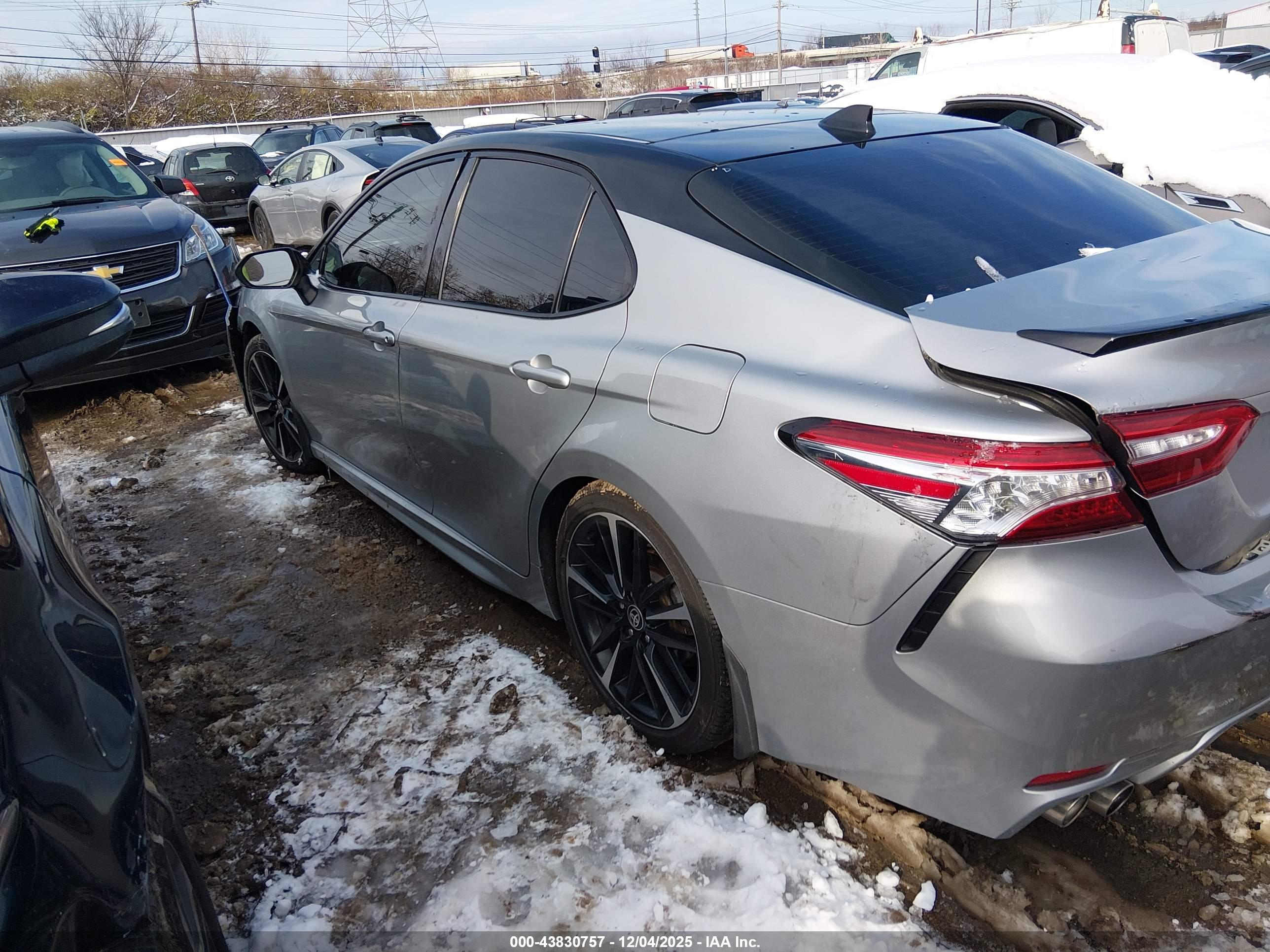 TOYOTA CAMRY image 3