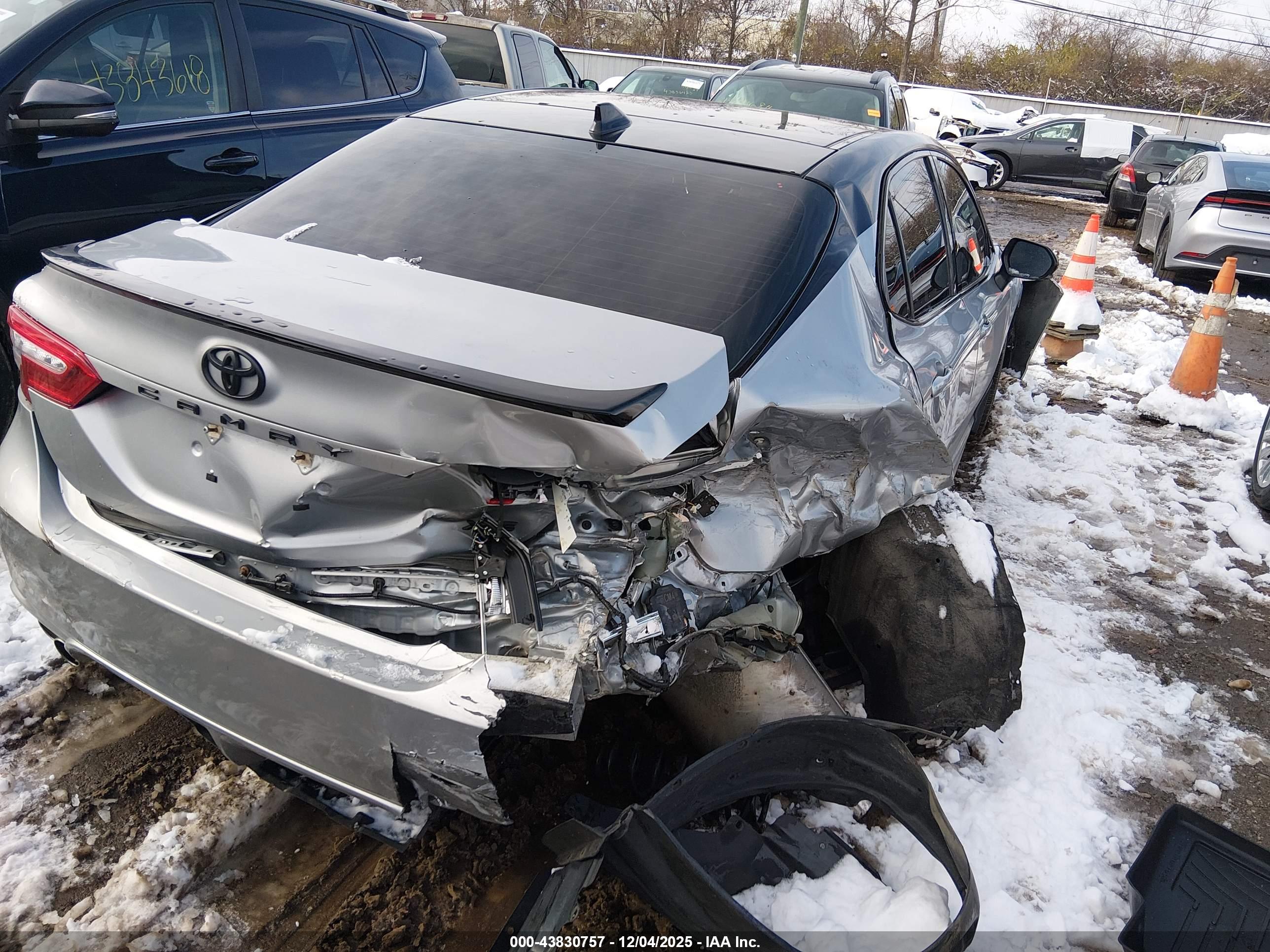 TOYOTA CAMRY image 4