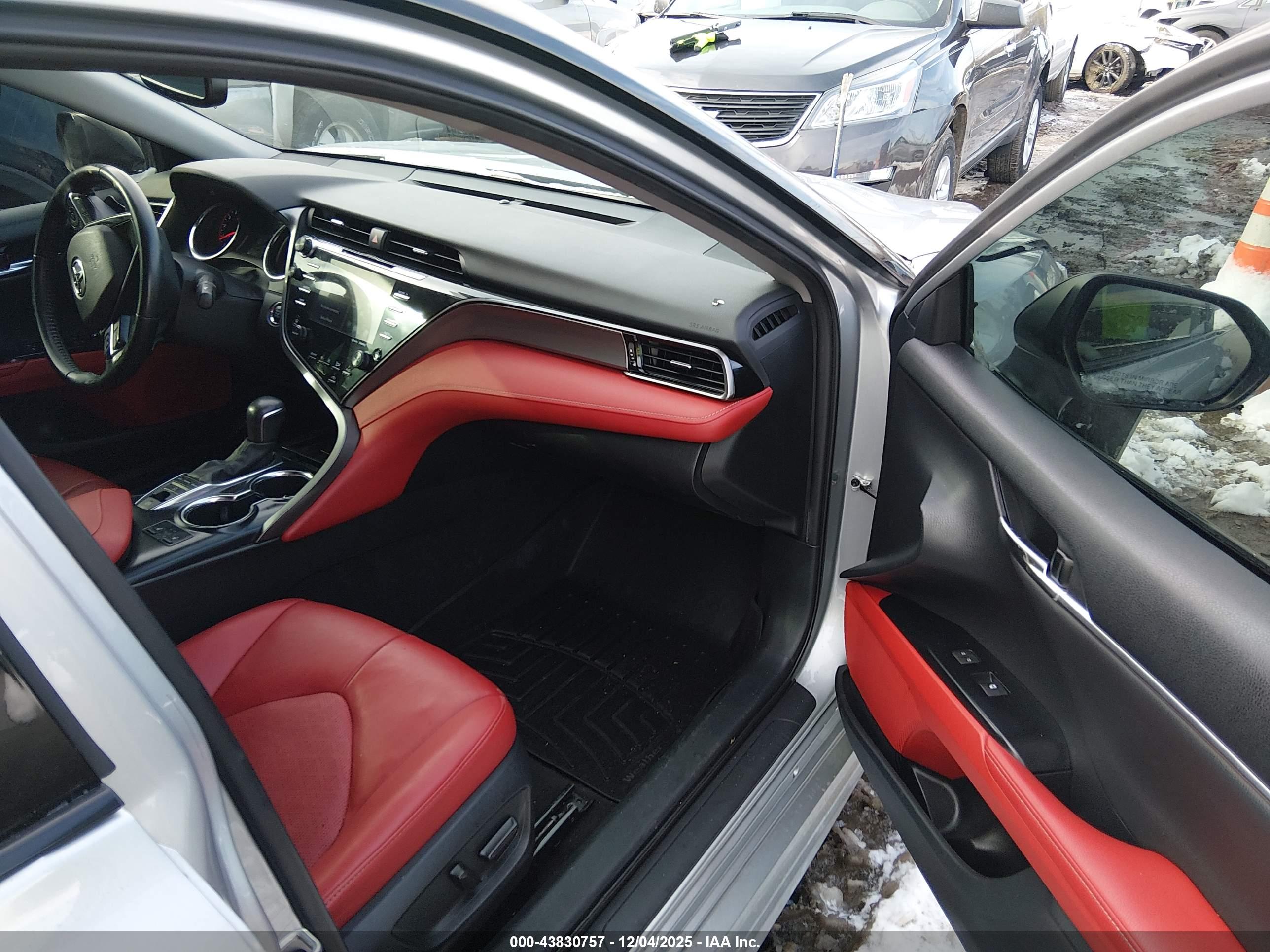 TOYOTA CAMRY image 5