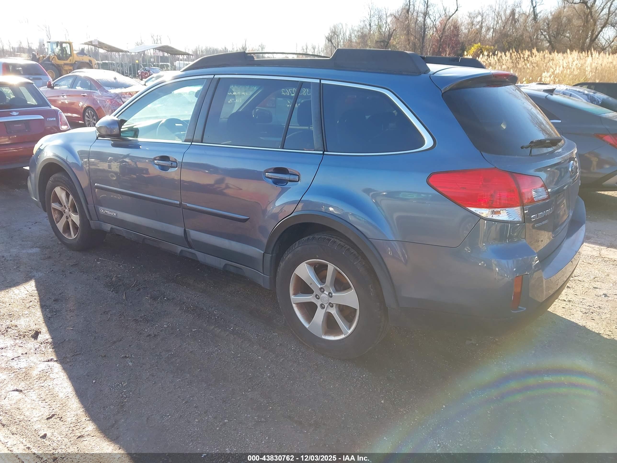 SUBARU OUTBACK image 3