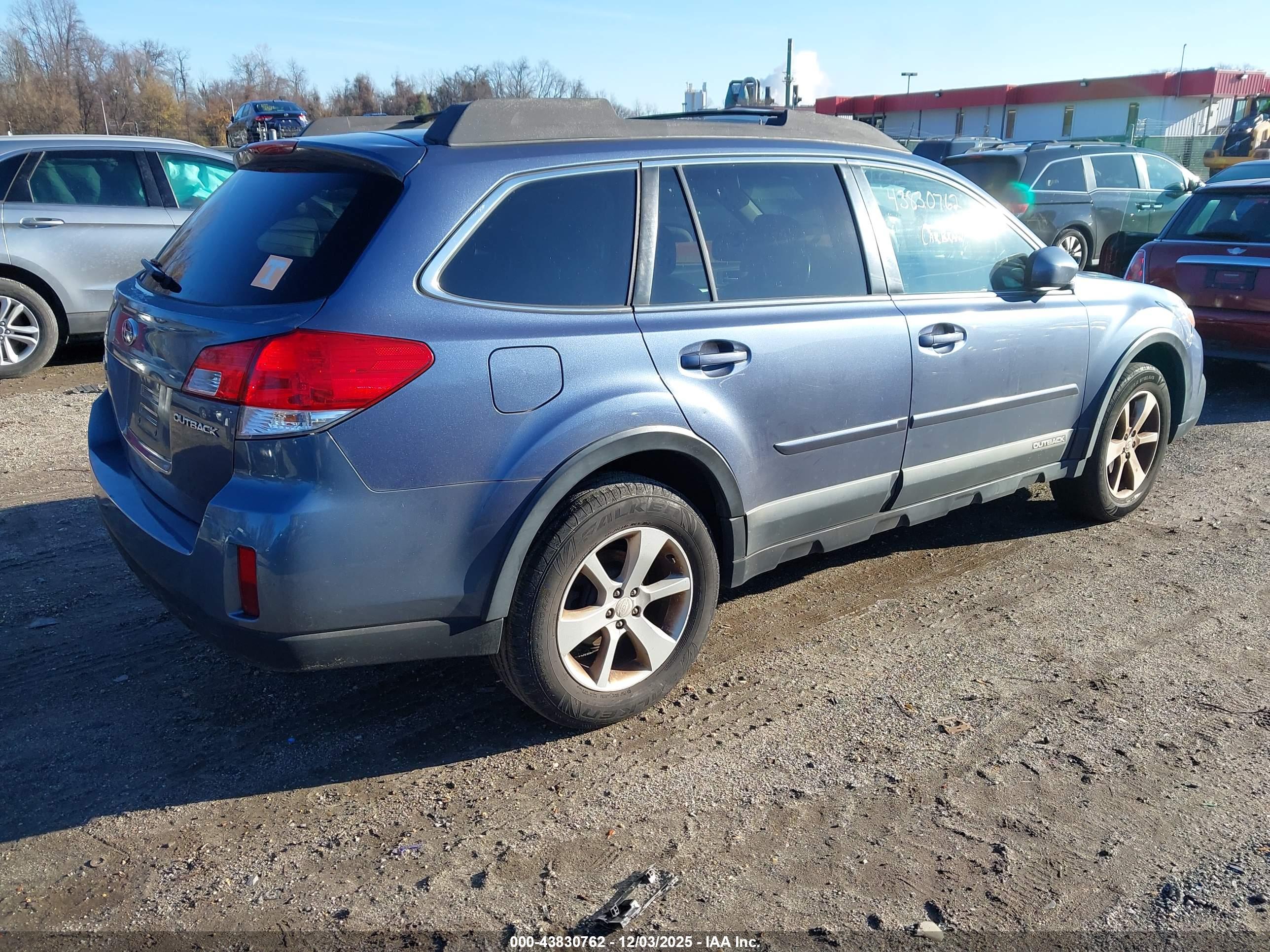 SUBARU OUTBACK image 4