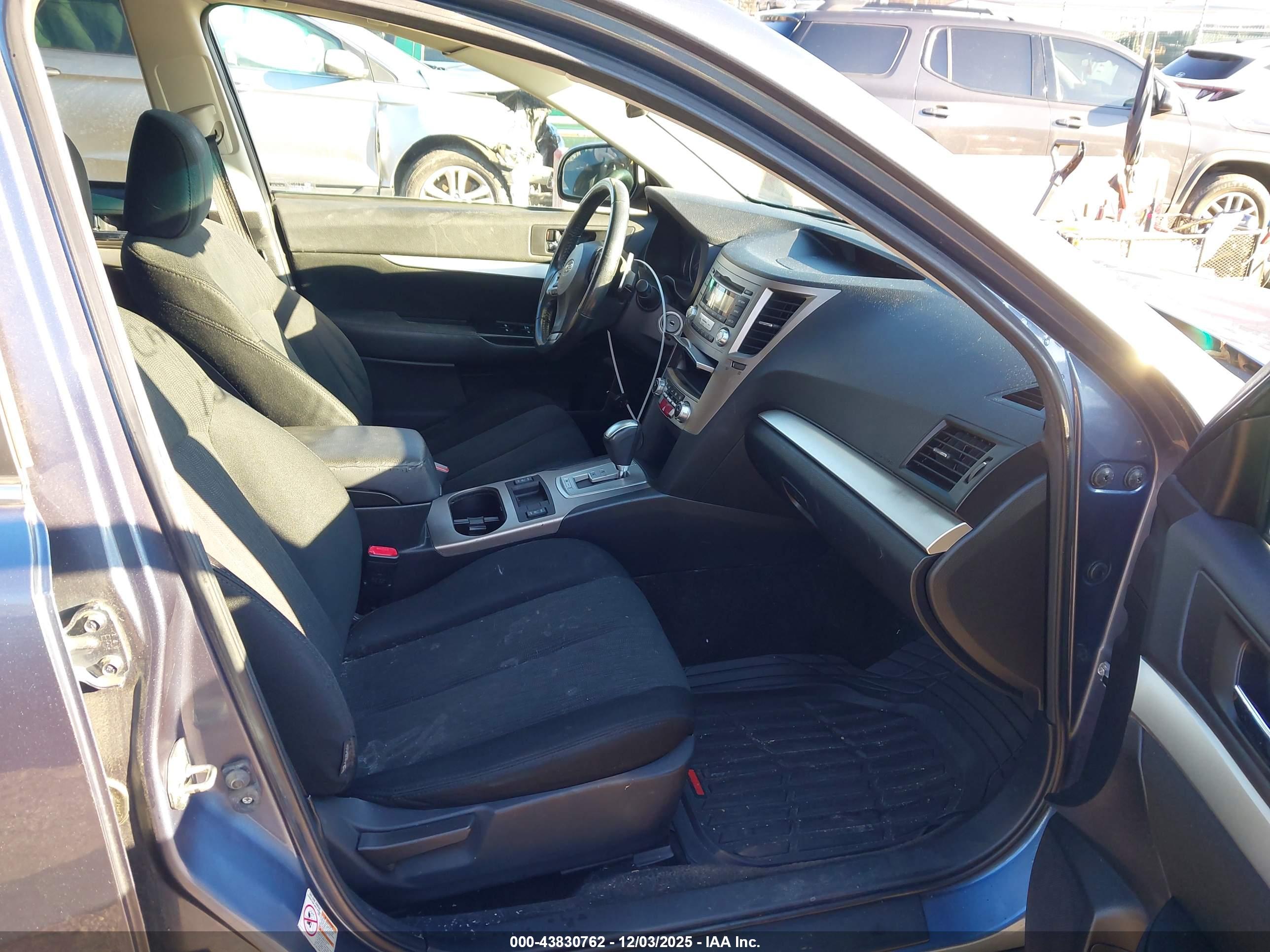 SUBARU OUTBACK image 5