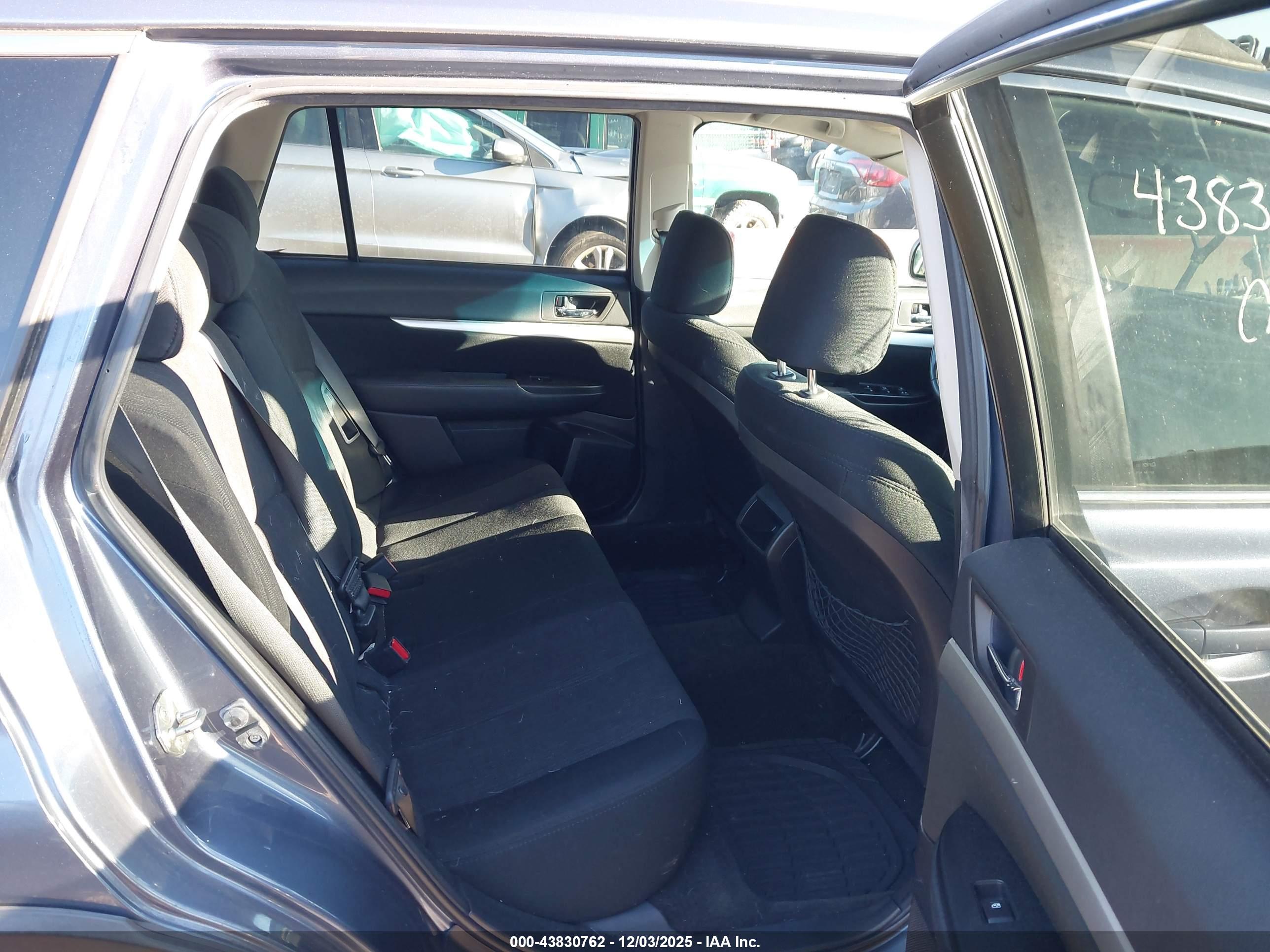 SUBARU OUTBACK image 8
