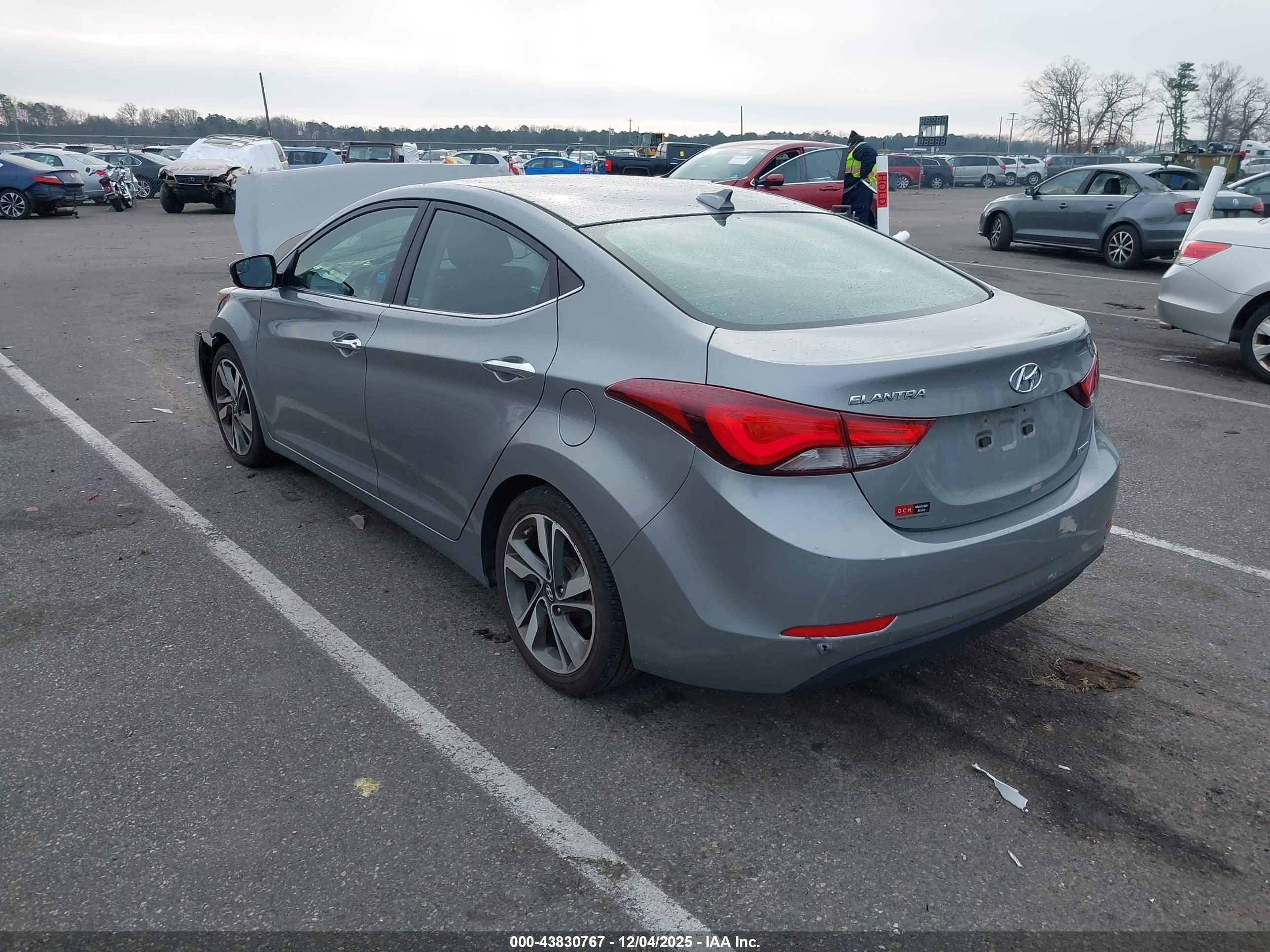 HYUNDAI ELANTRA image 3