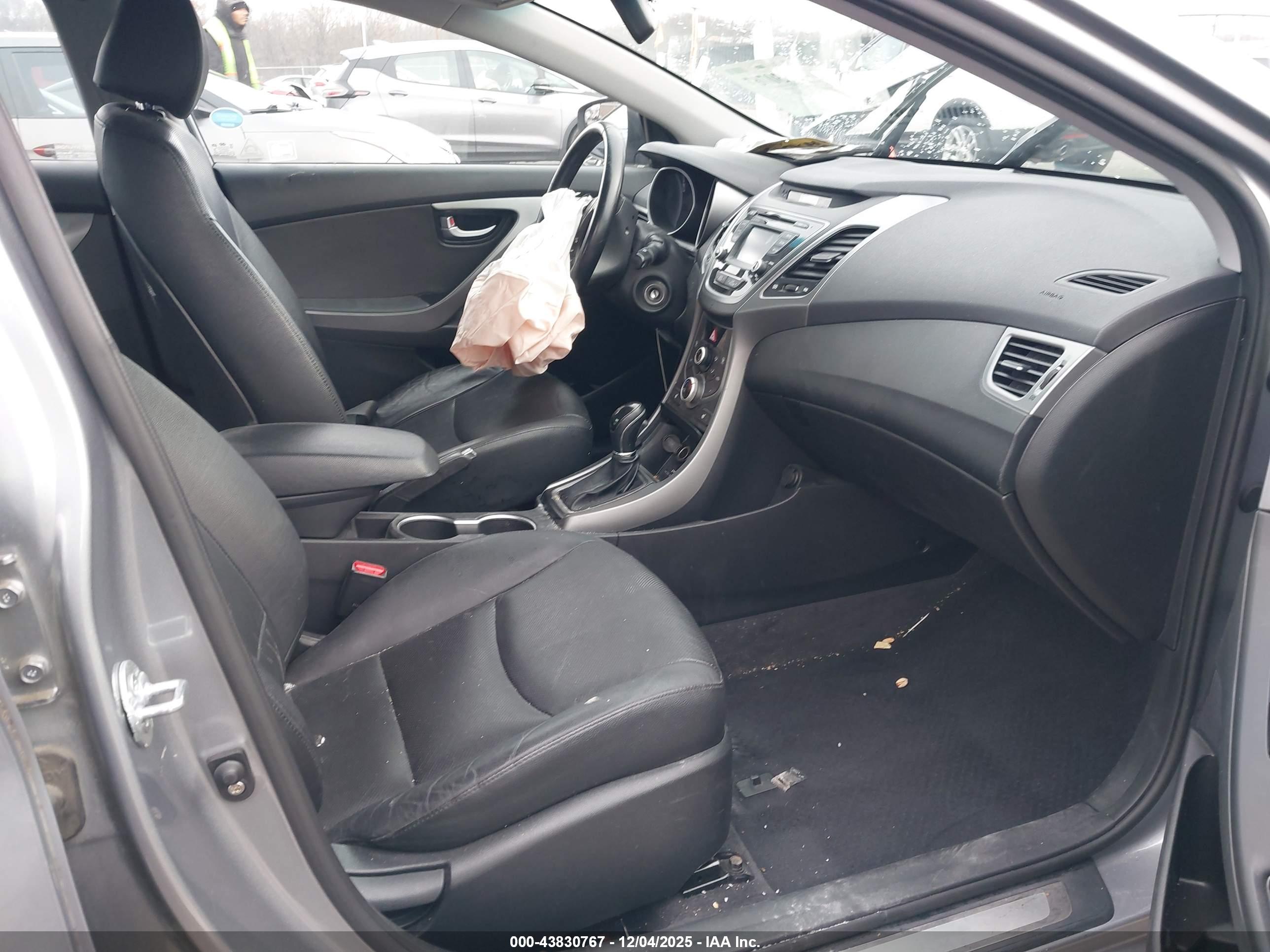 HYUNDAI ELANTRA image 5