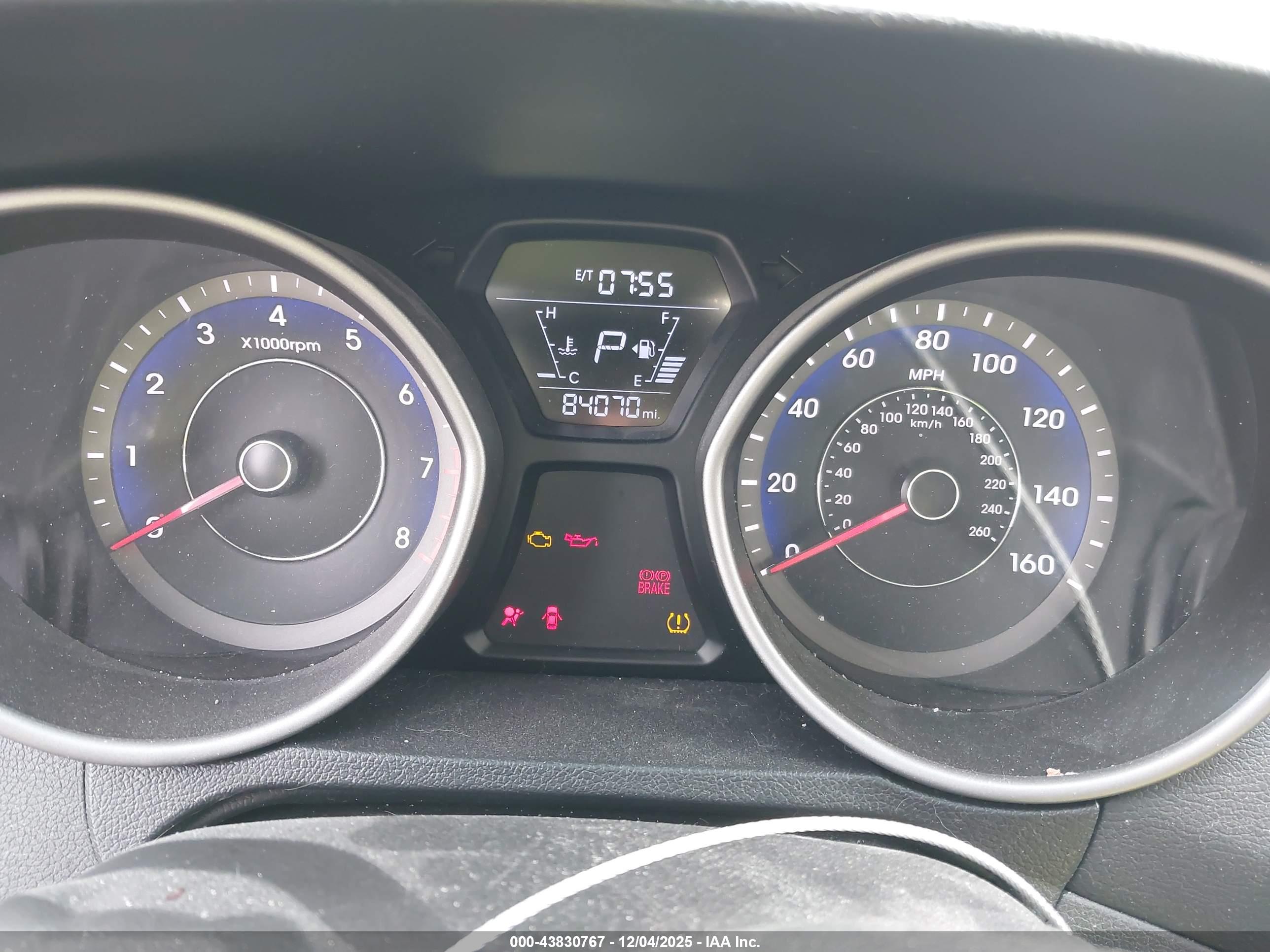HYUNDAI ELANTRA image 7