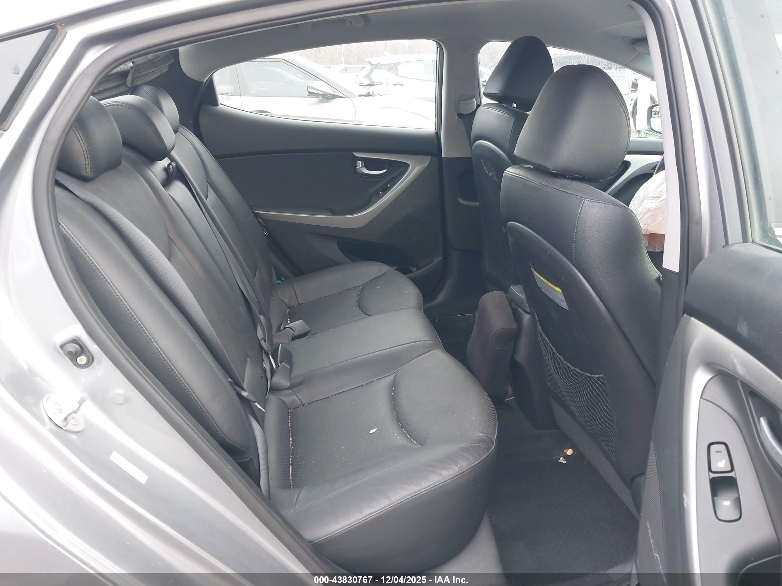 HYUNDAI ELANTRA image 8