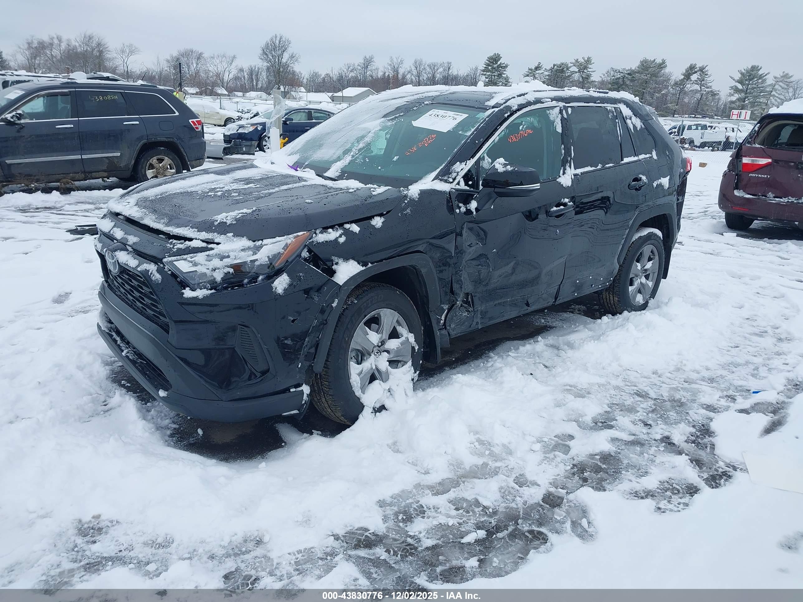 TOYOTA RAV4 image 2