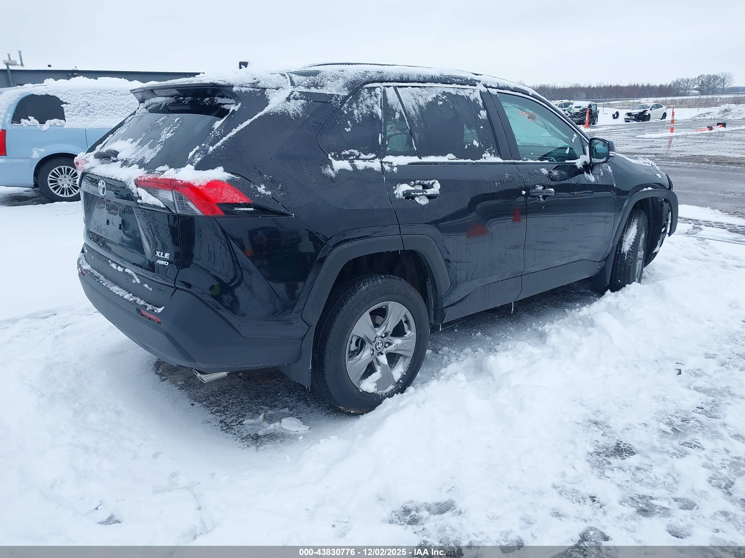 TOYOTA RAV4 image 4