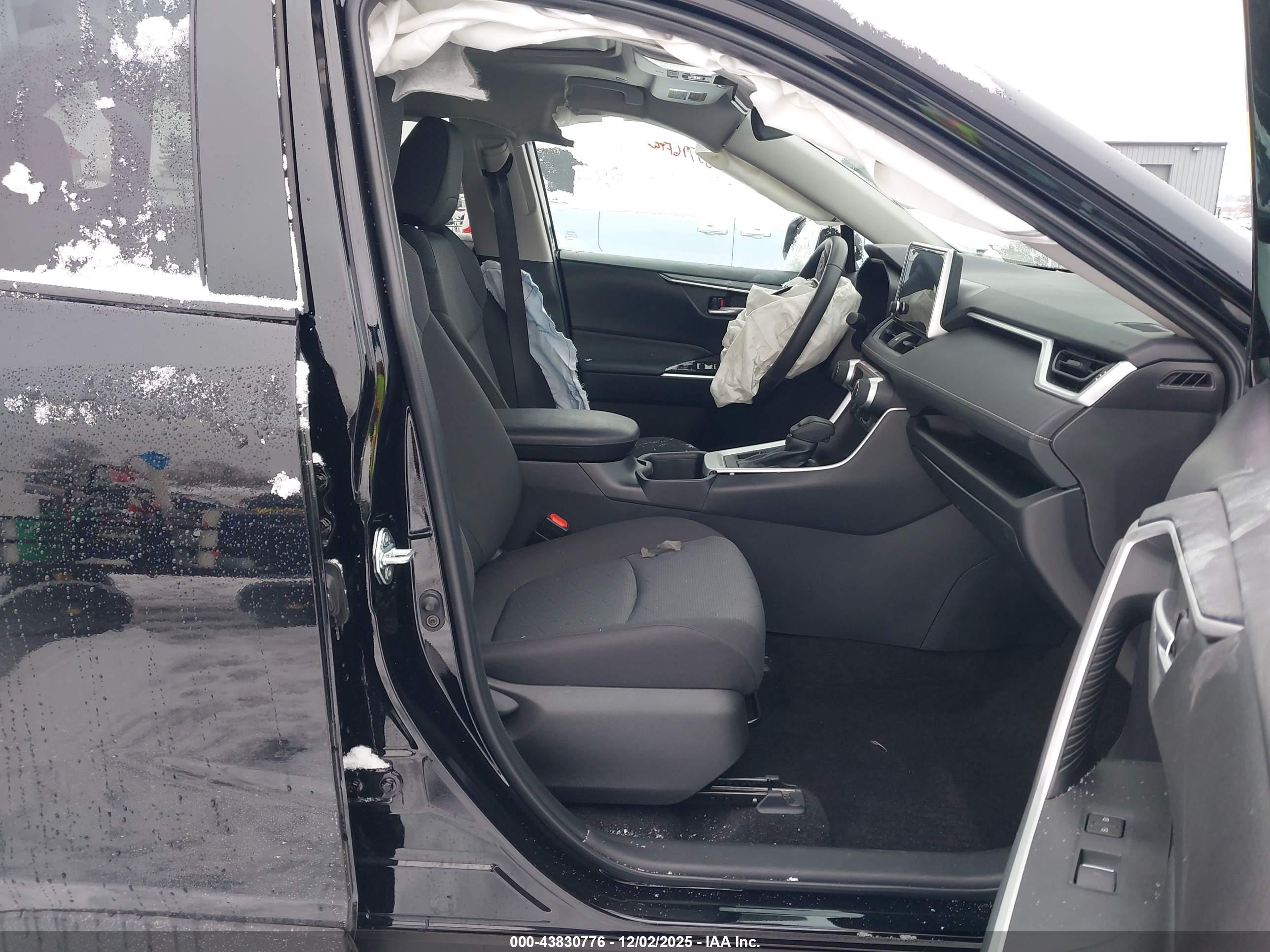 TOYOTA RAV4 image 5