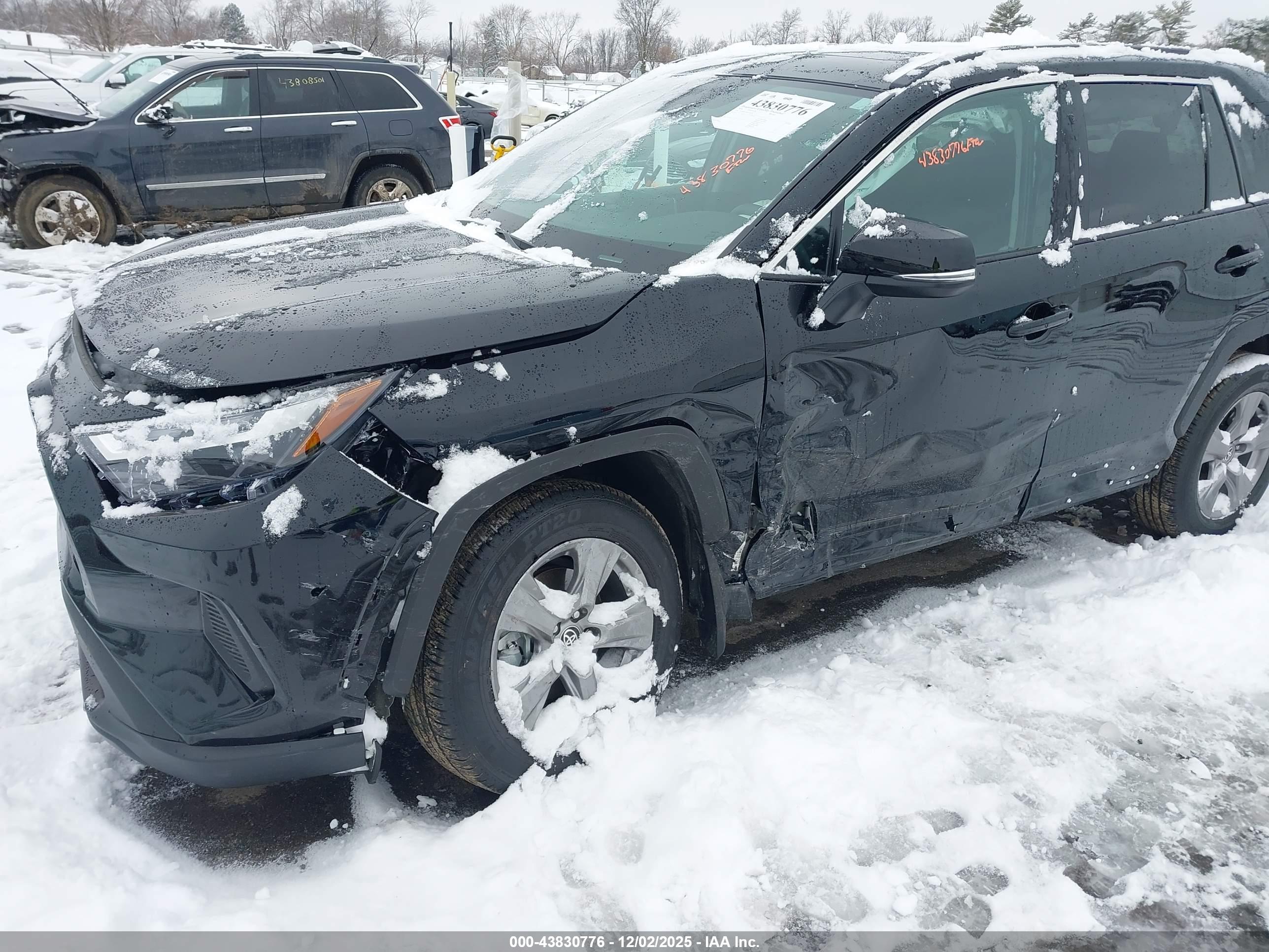 TOYOTA RAV4 image 6