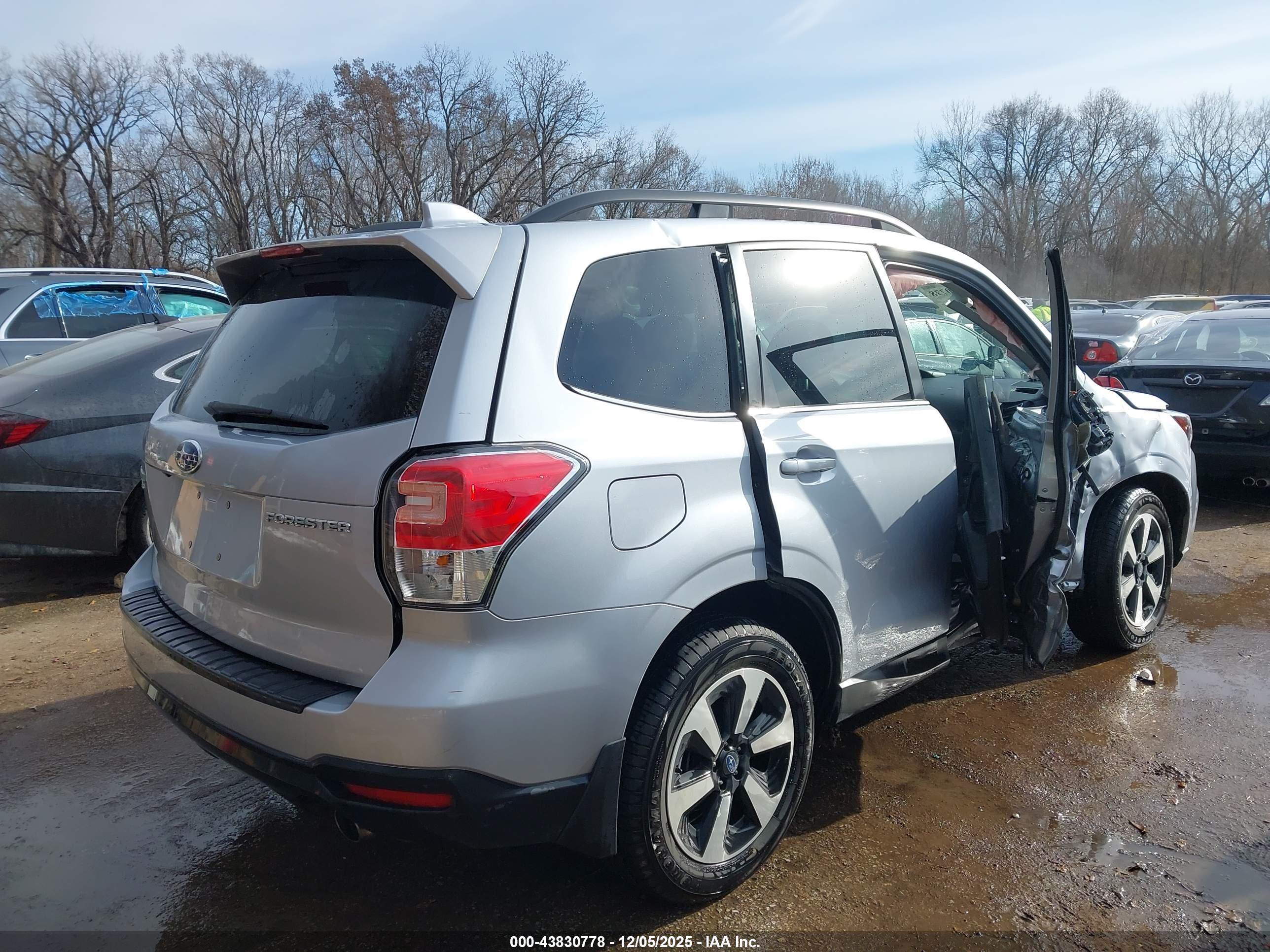 SUBARU FORESTER image 4