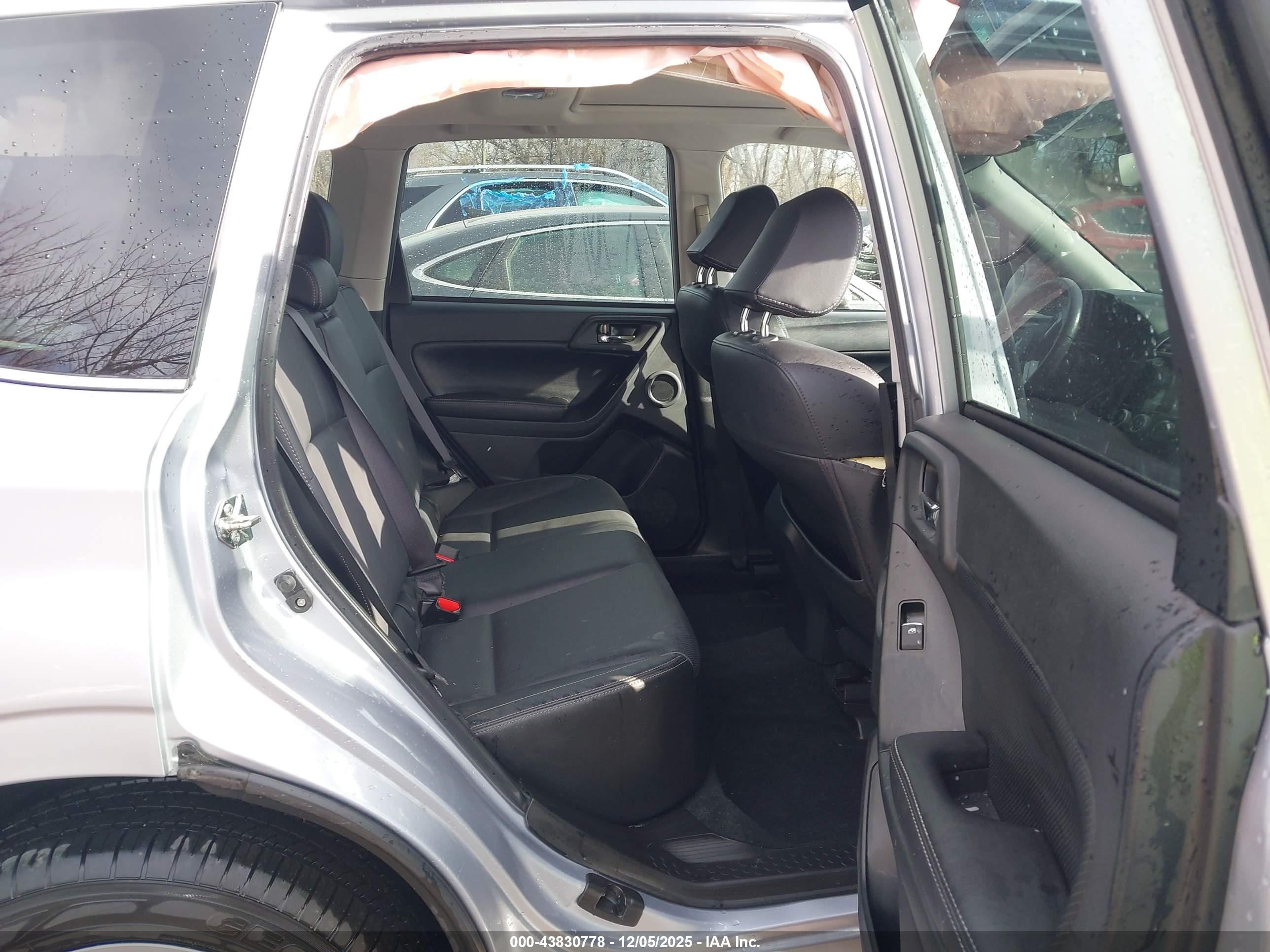 SUBARU FORESTER image 8