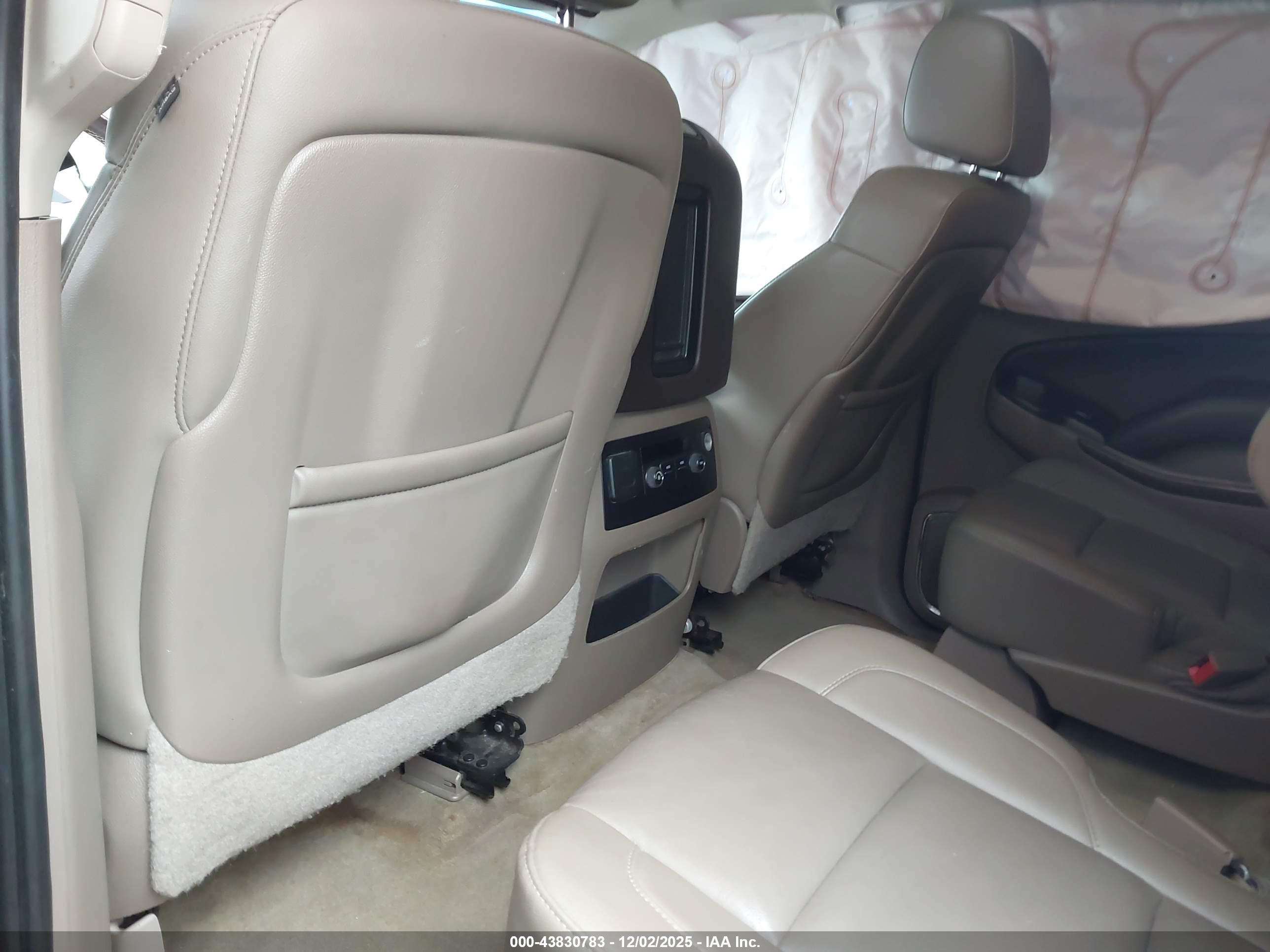 CHEVROLET TAHOE image 8
