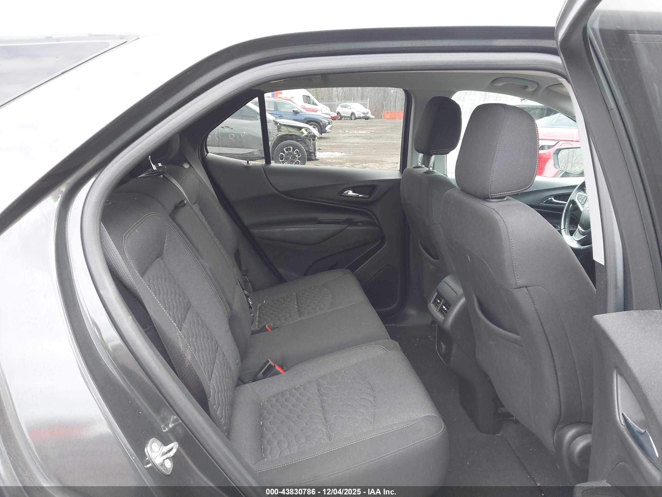 CHEVROLET EQUINOX image 8