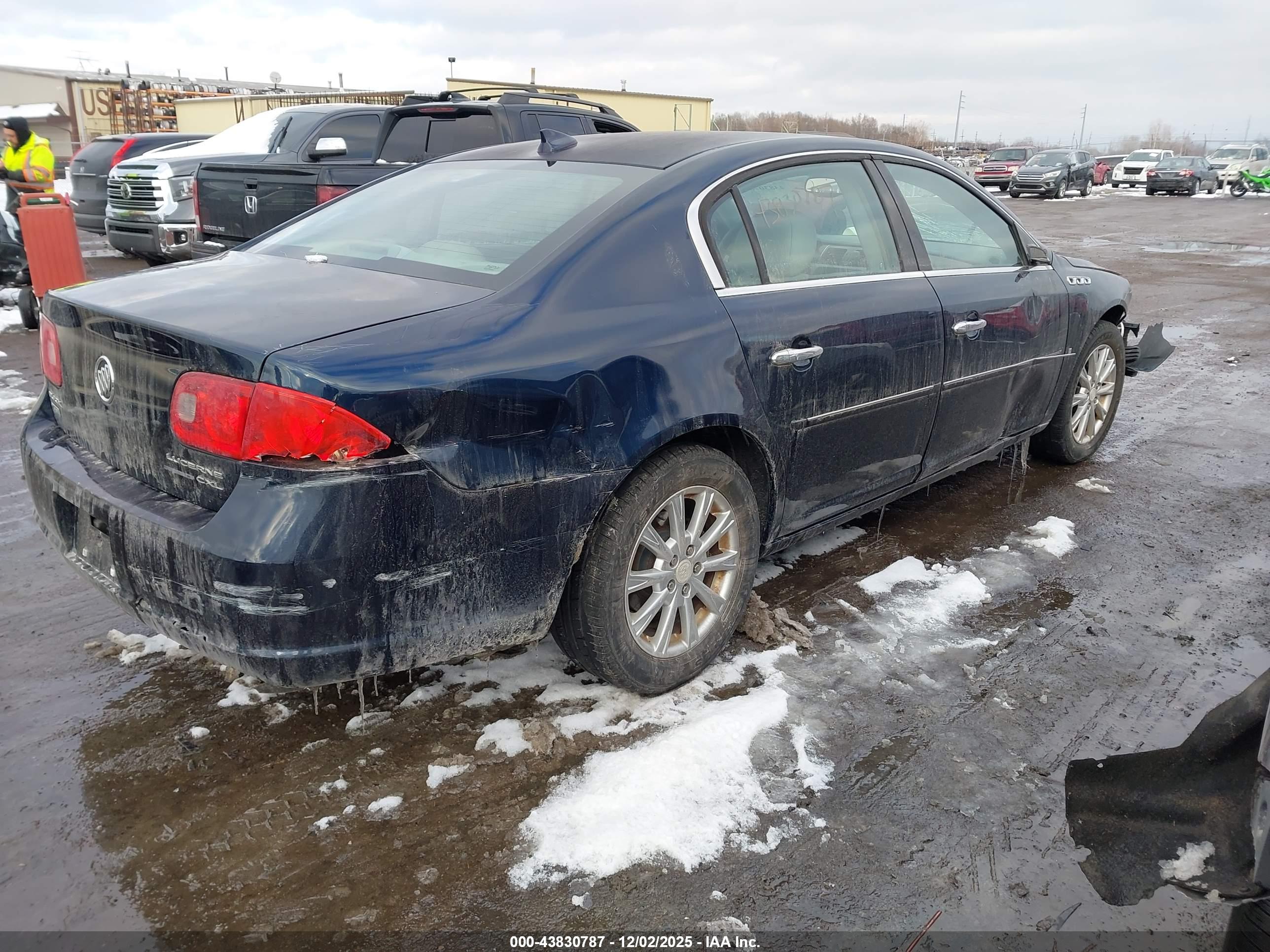 BUICK LUCERNE image 4