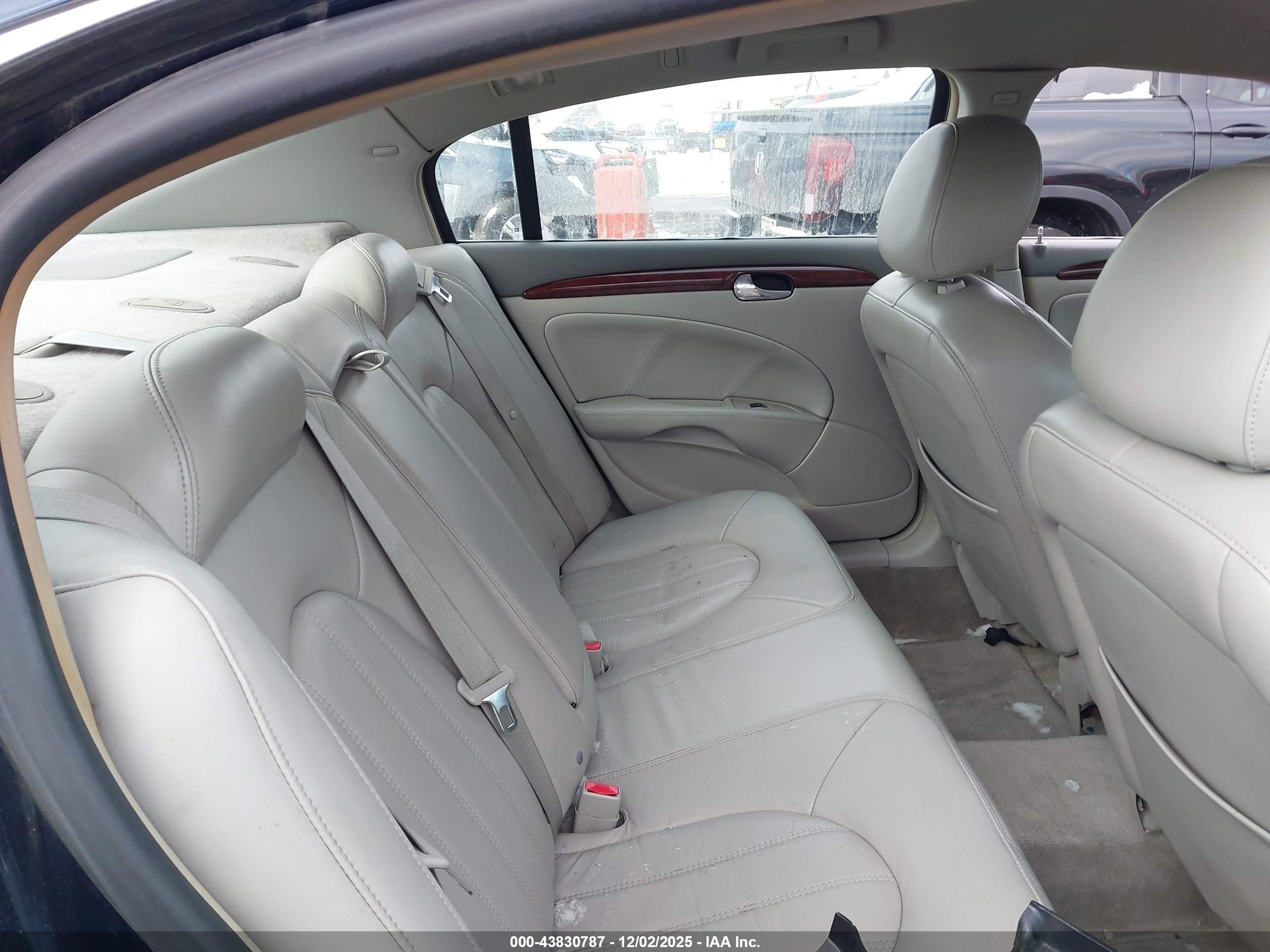 BUICK LUCERNE image 8