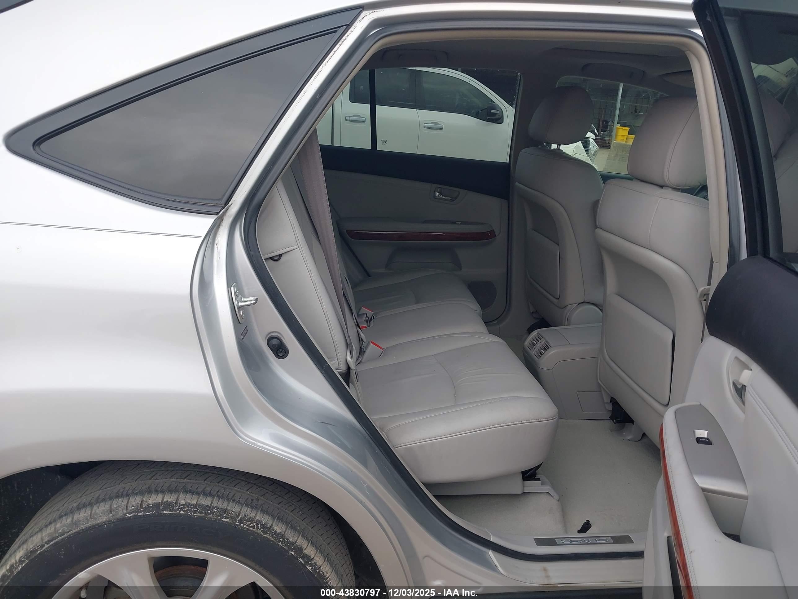 LEXUS RX image 8