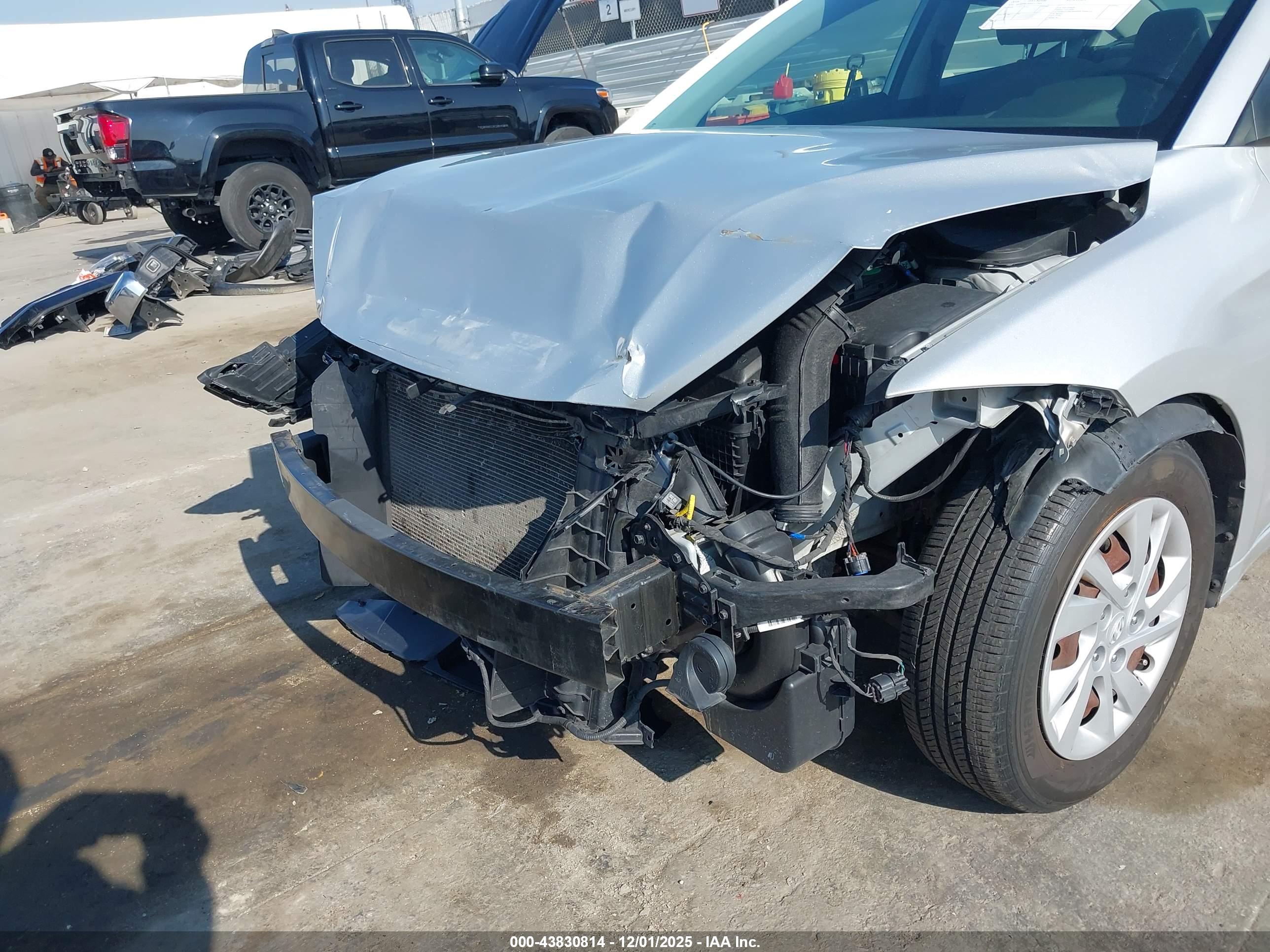 HYUNDAI ELANTRA image 6