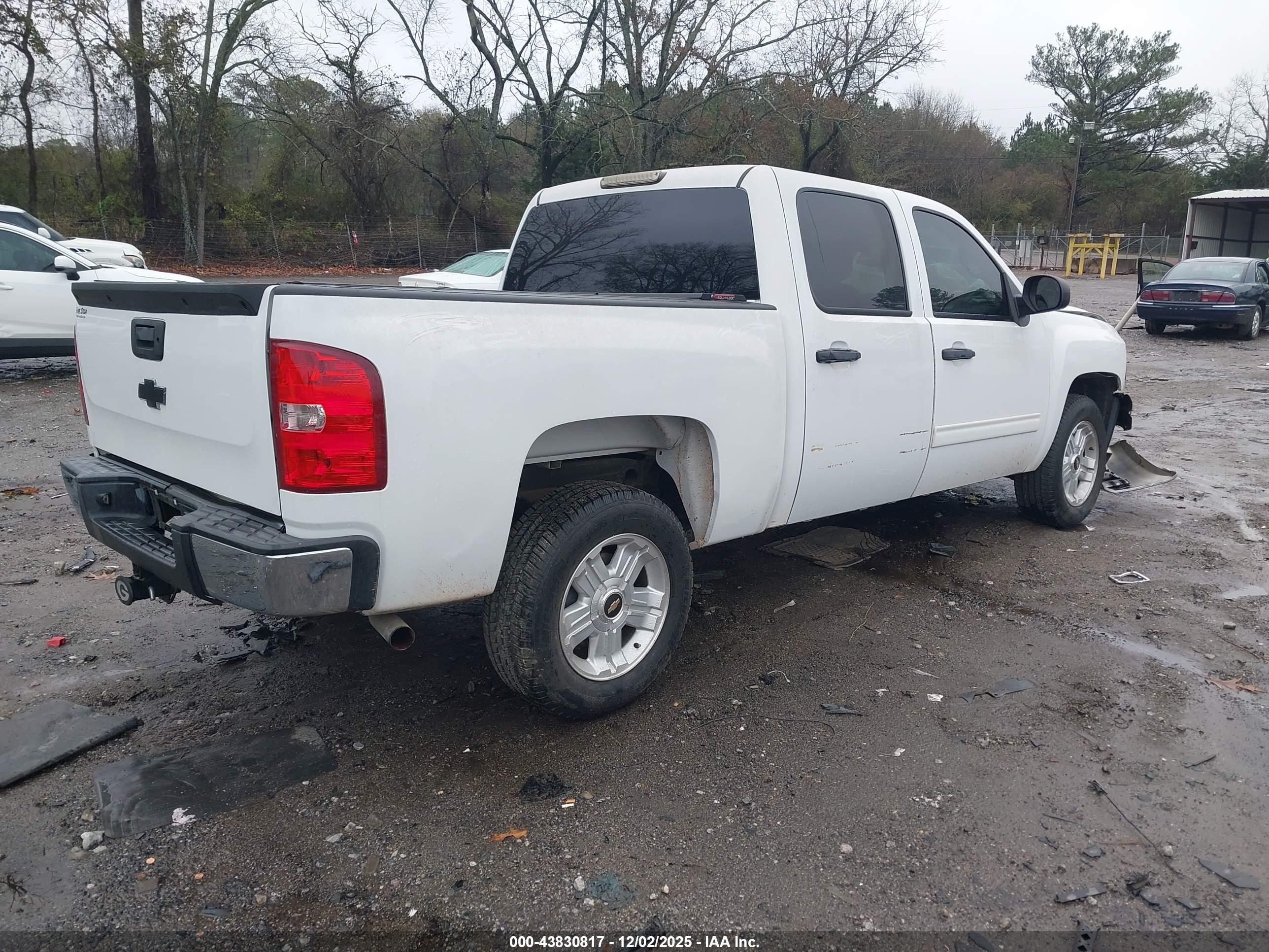 CHEVROLET SILVERADO image 4