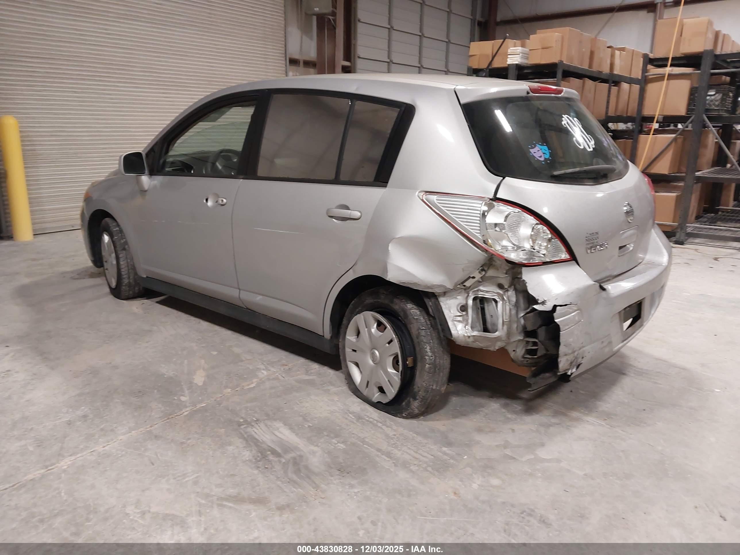 NISSAN VERSA image 3