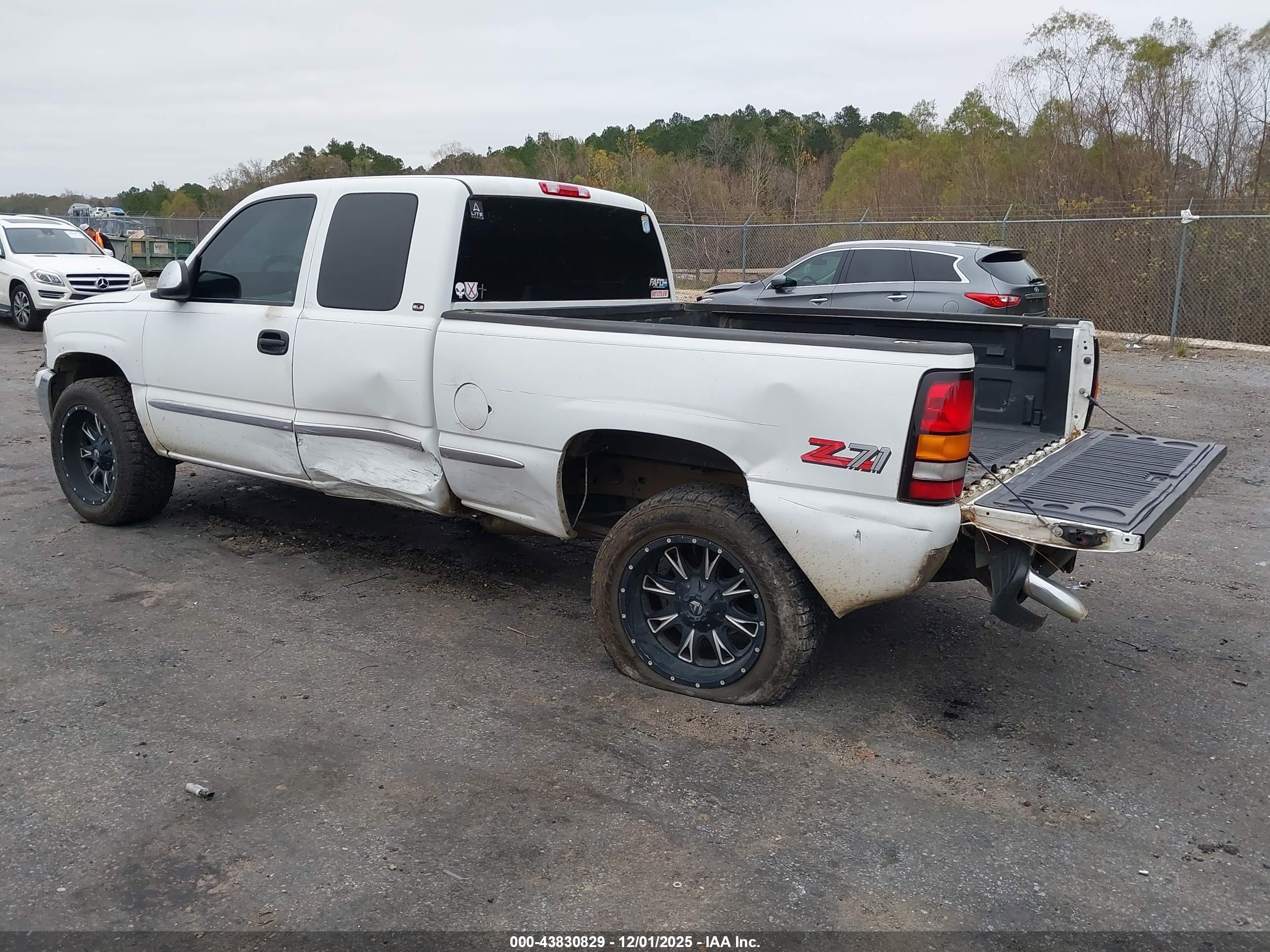 GMC SIERRA image 3