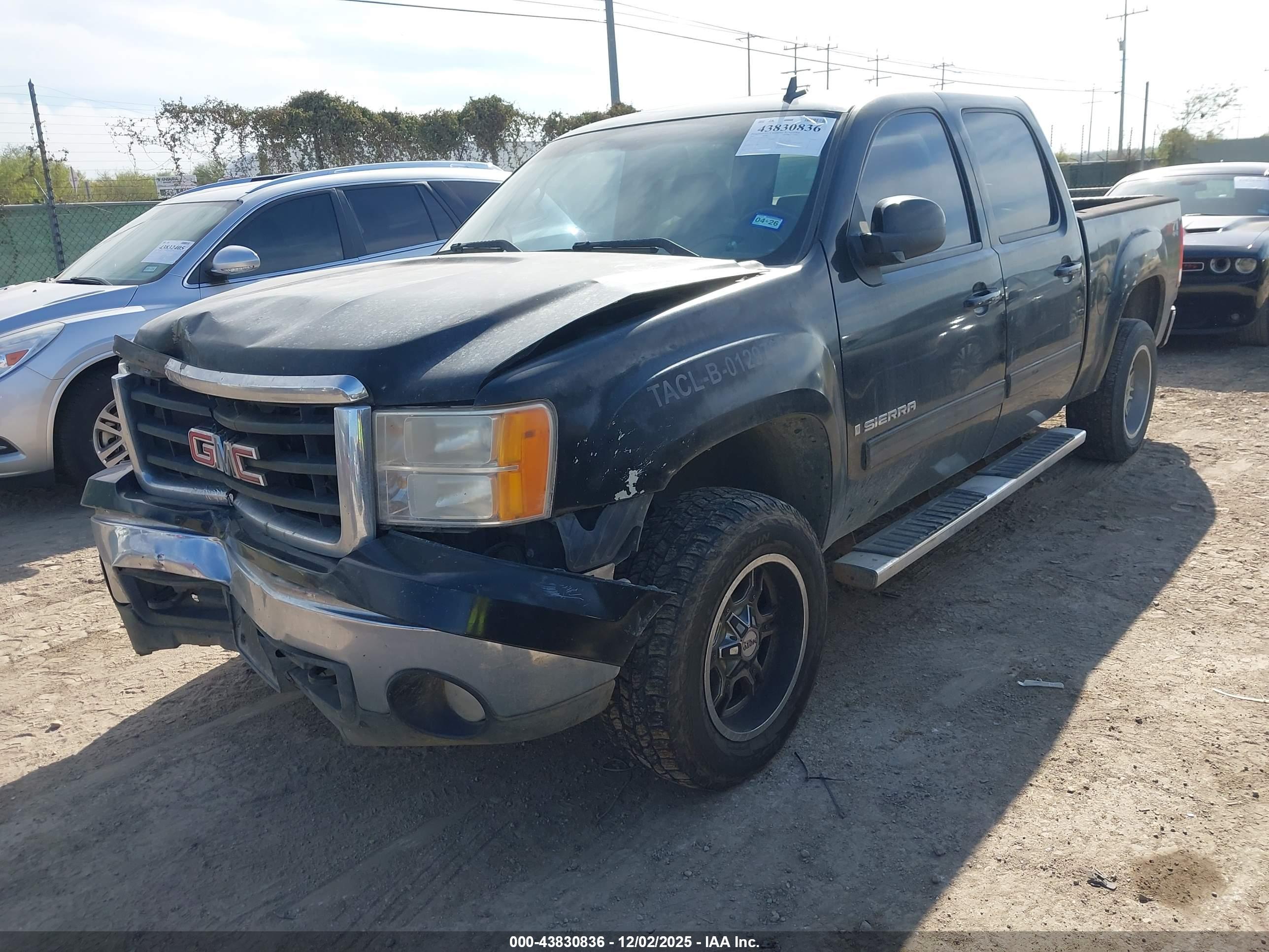 GMC SIERRA image 2
