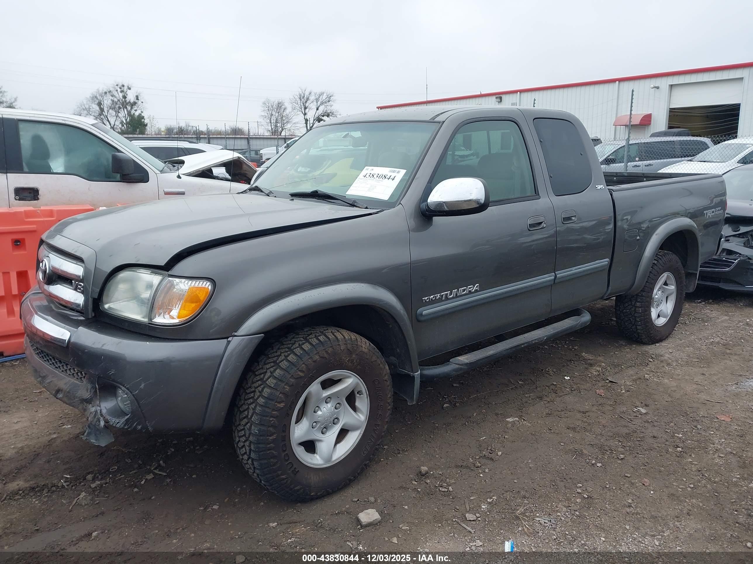 TOYOTA TUNDRA image 2