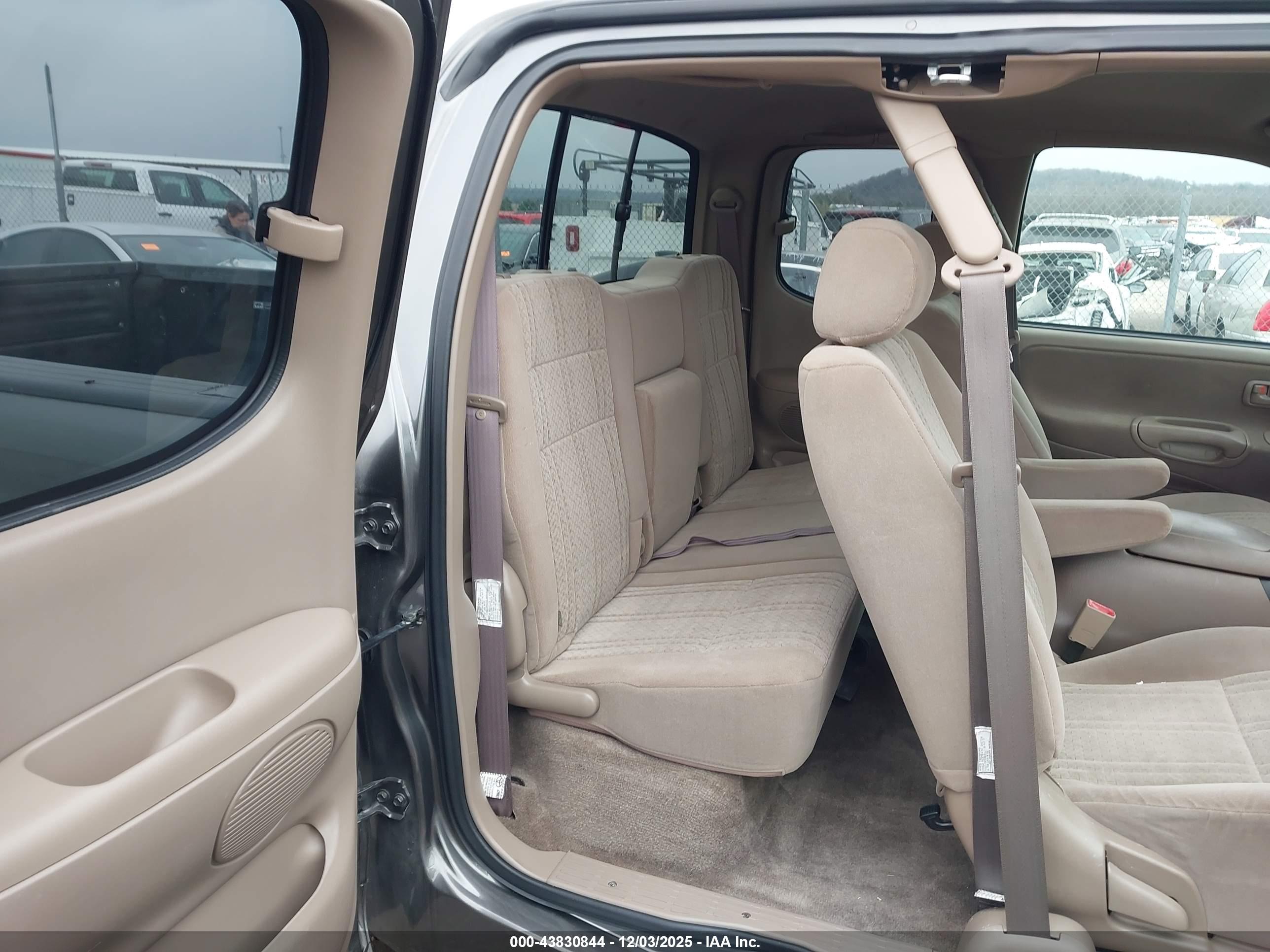 TOYOTA TUNDRA image 8