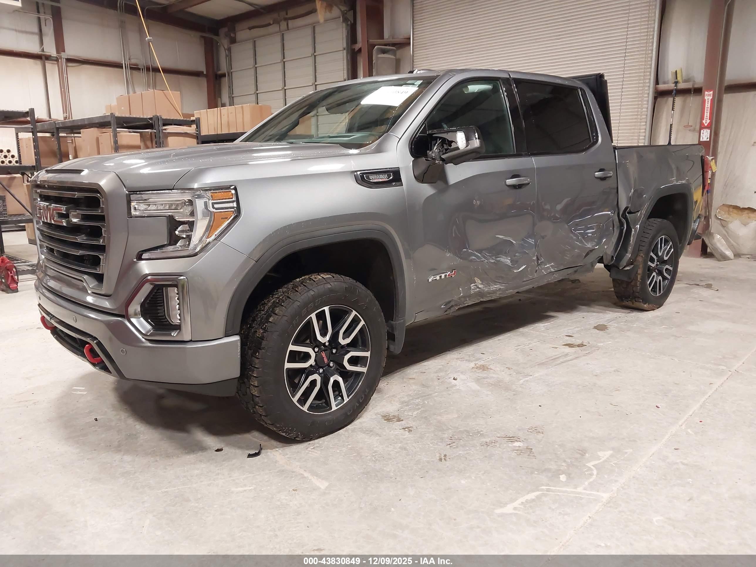 GMC SIERRA image 2