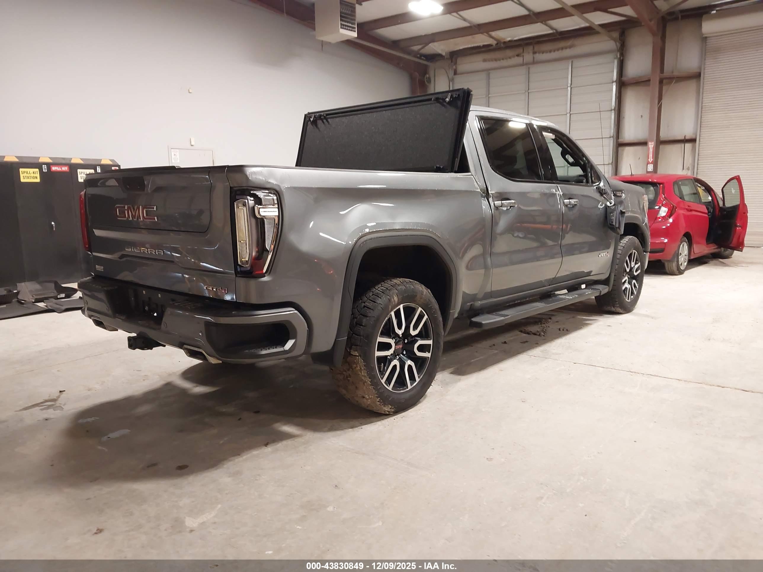 GMC SIERRA image 4