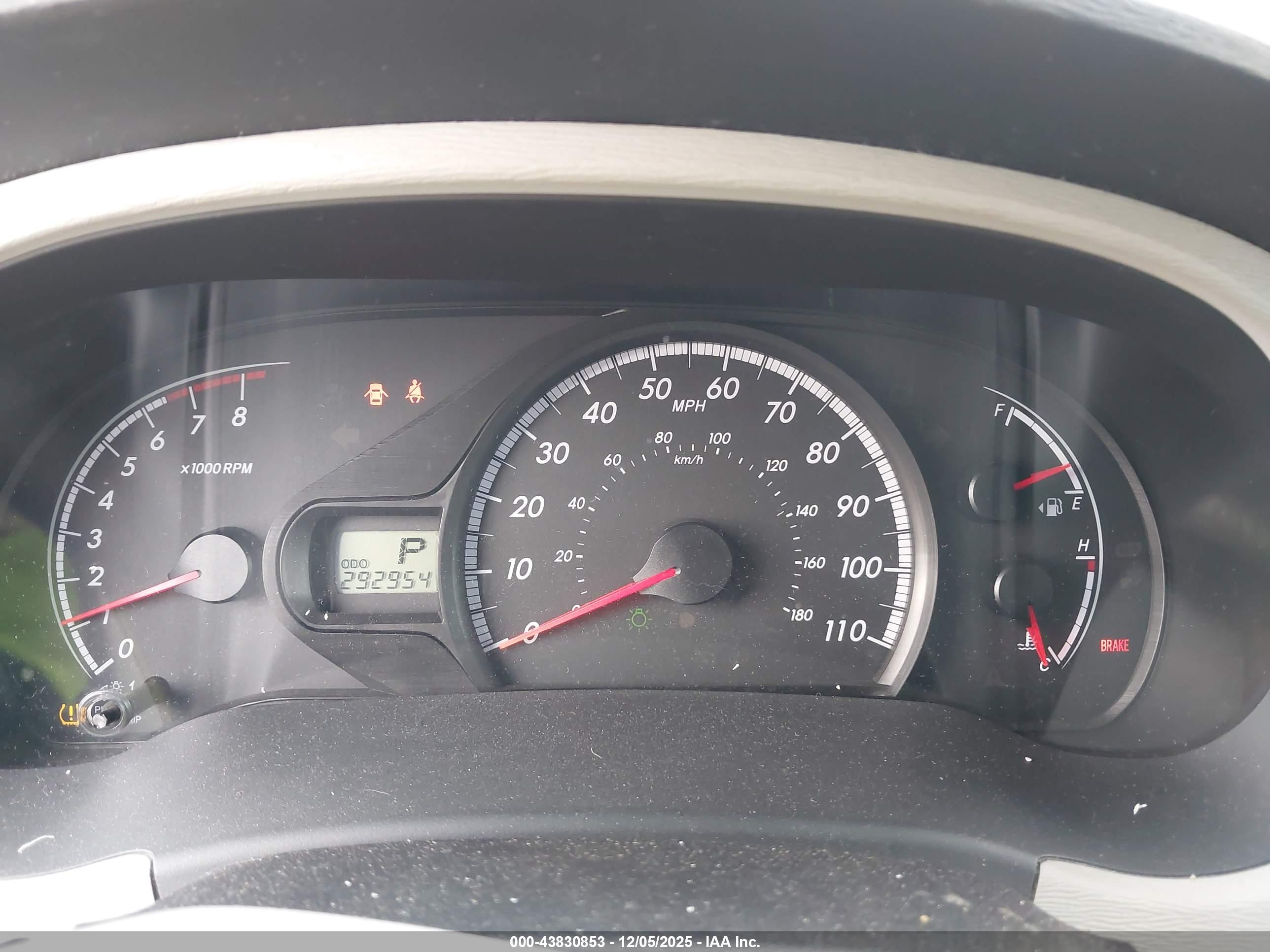 TOYOTA SIENNA image 7