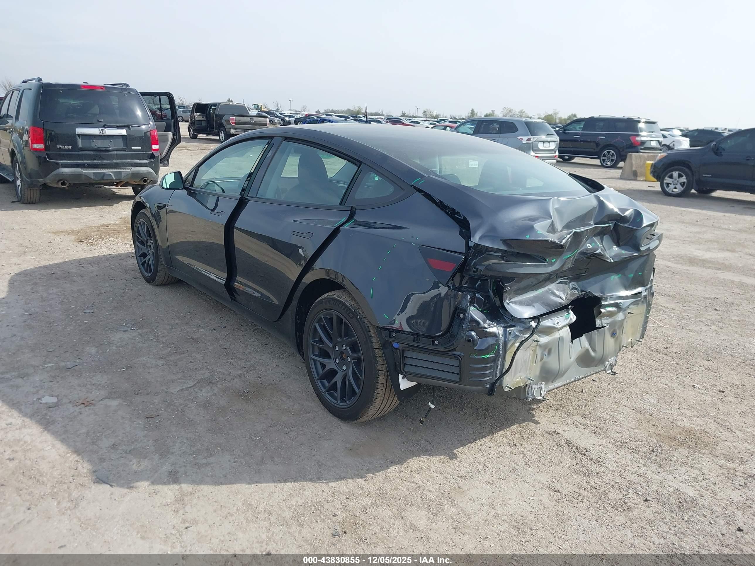 TESLA MODEL image 3