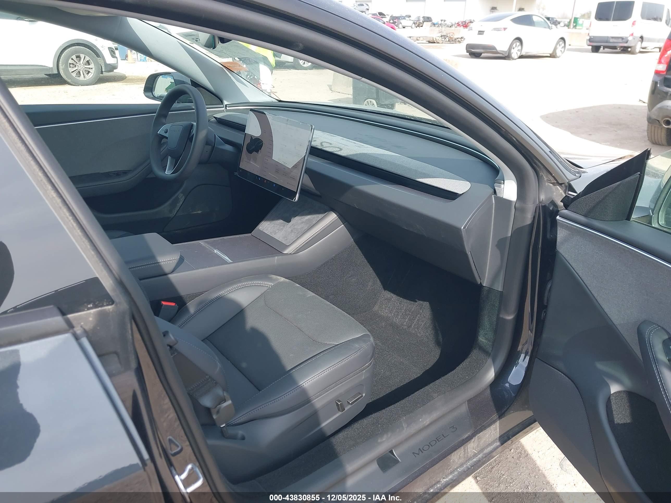 TESLA MODEL image 5