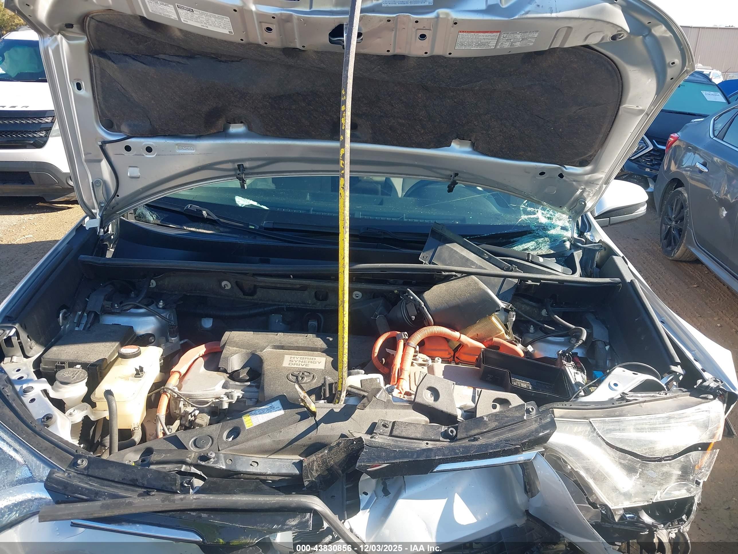 TOYOTA RAV4 image 10