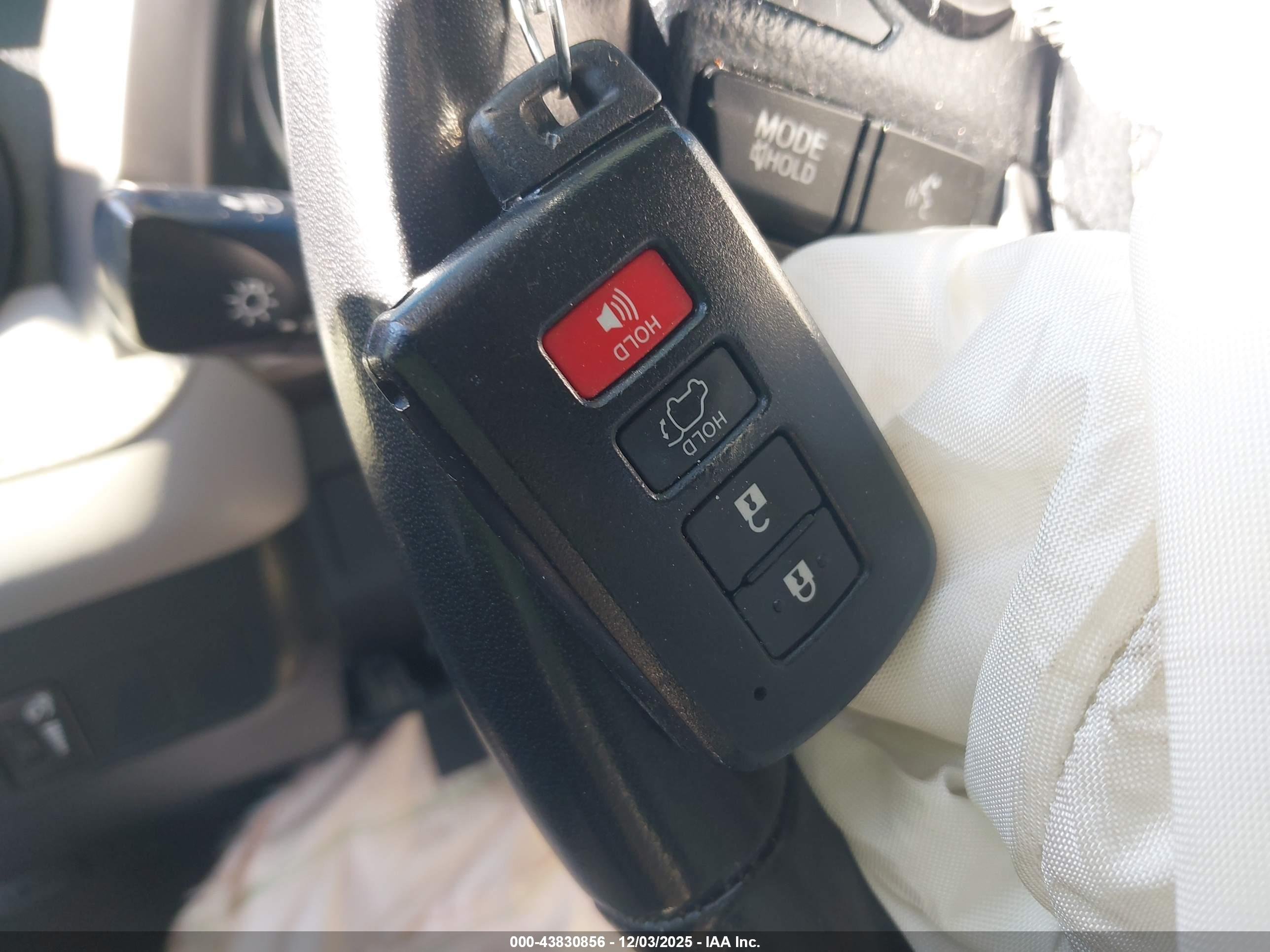 TOYOTA RAV4 image 11