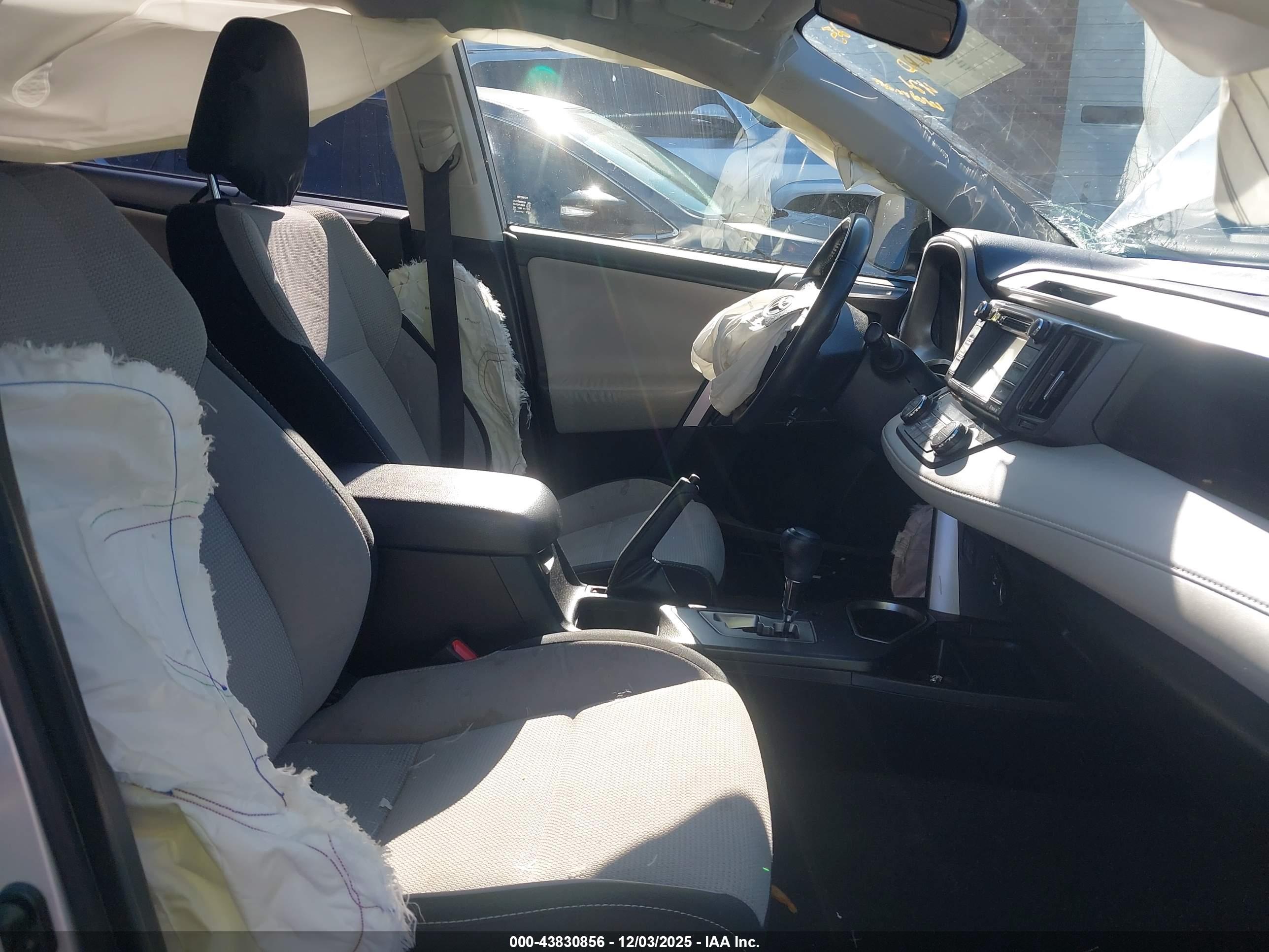TOYOTA RAV4 image 5