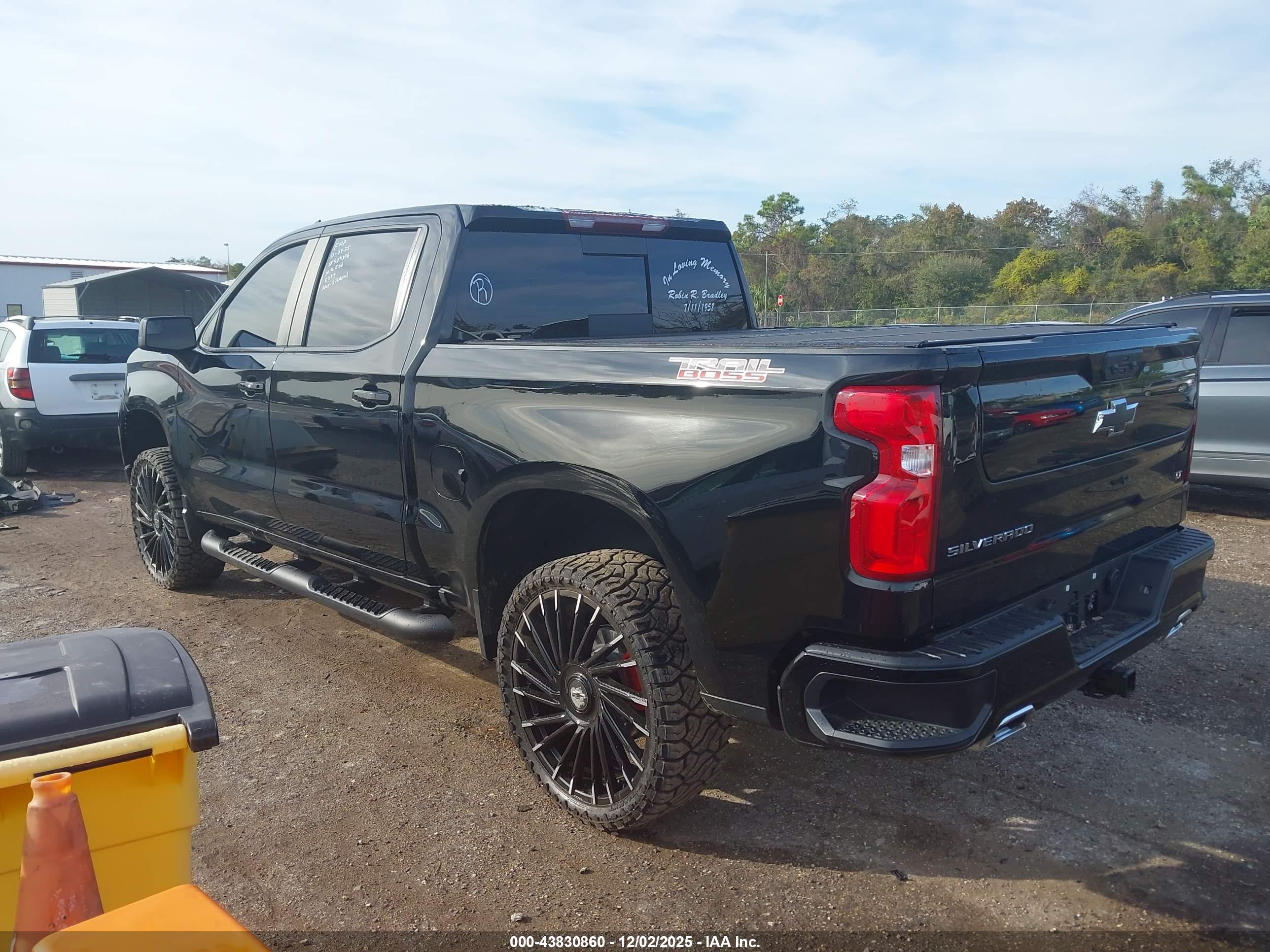 CHEVROLET SILVERADO image 3