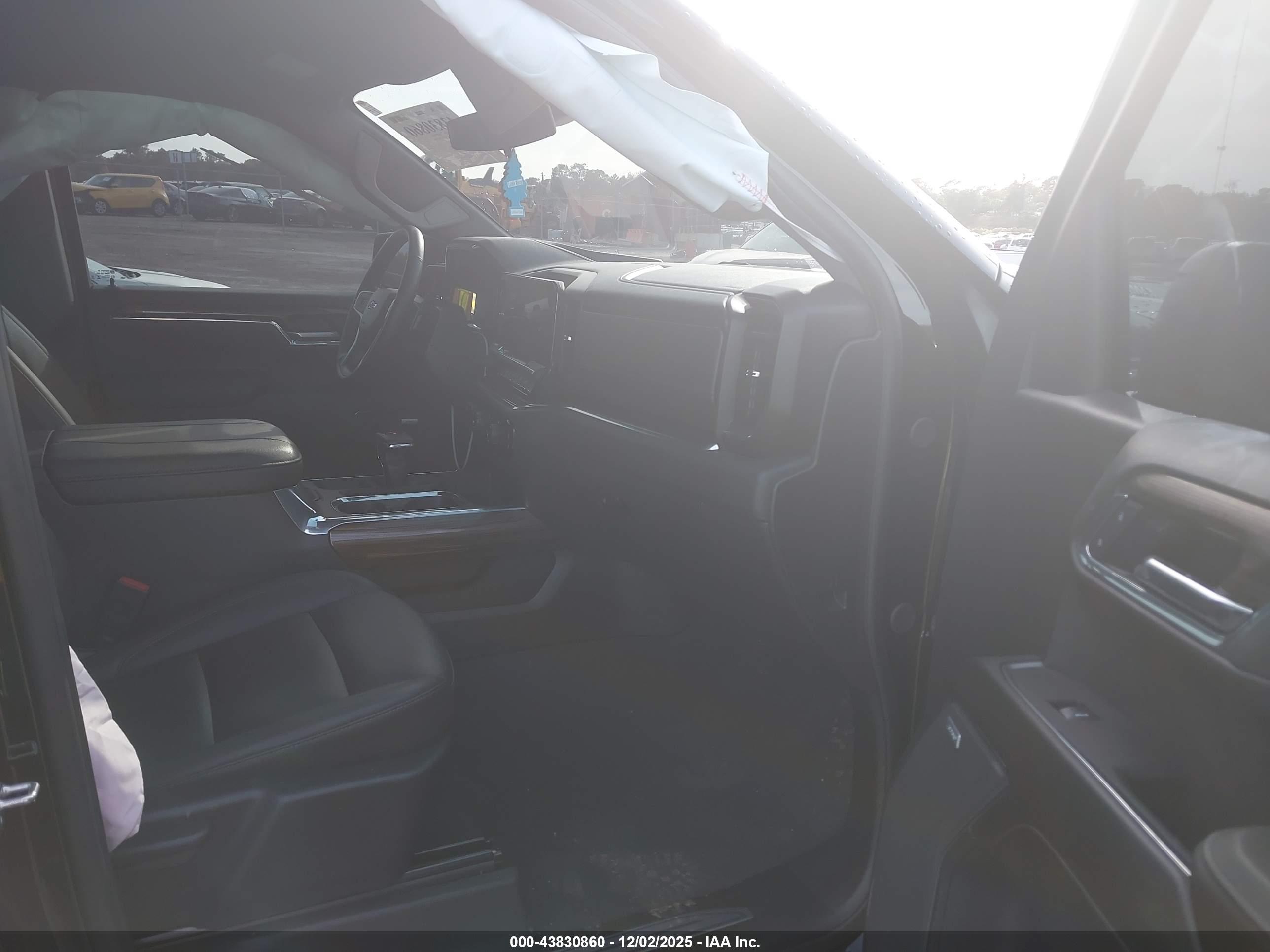 CHEVROLET SILVERADO image 5