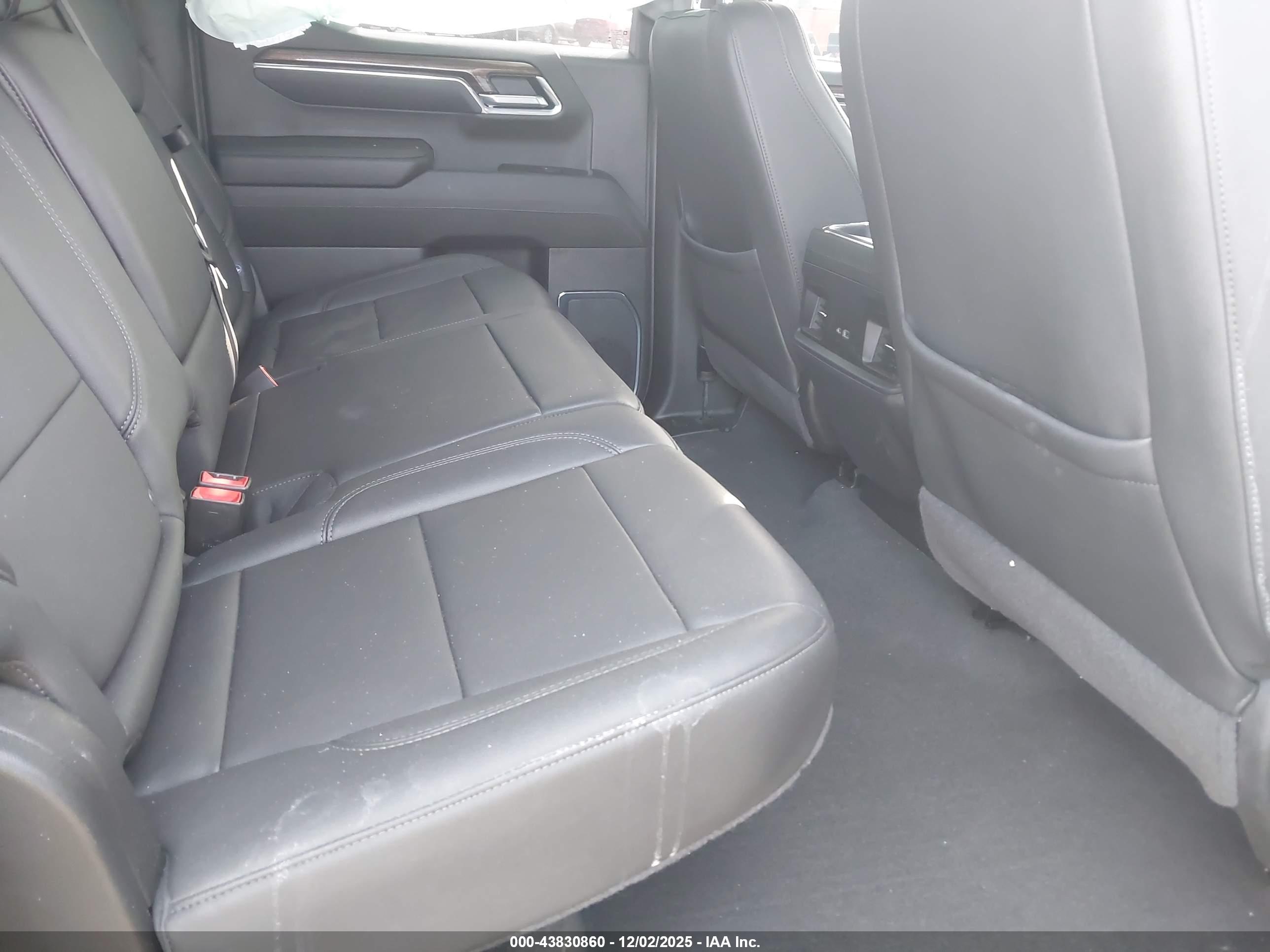 CHEVROLET SILVERADO image 8