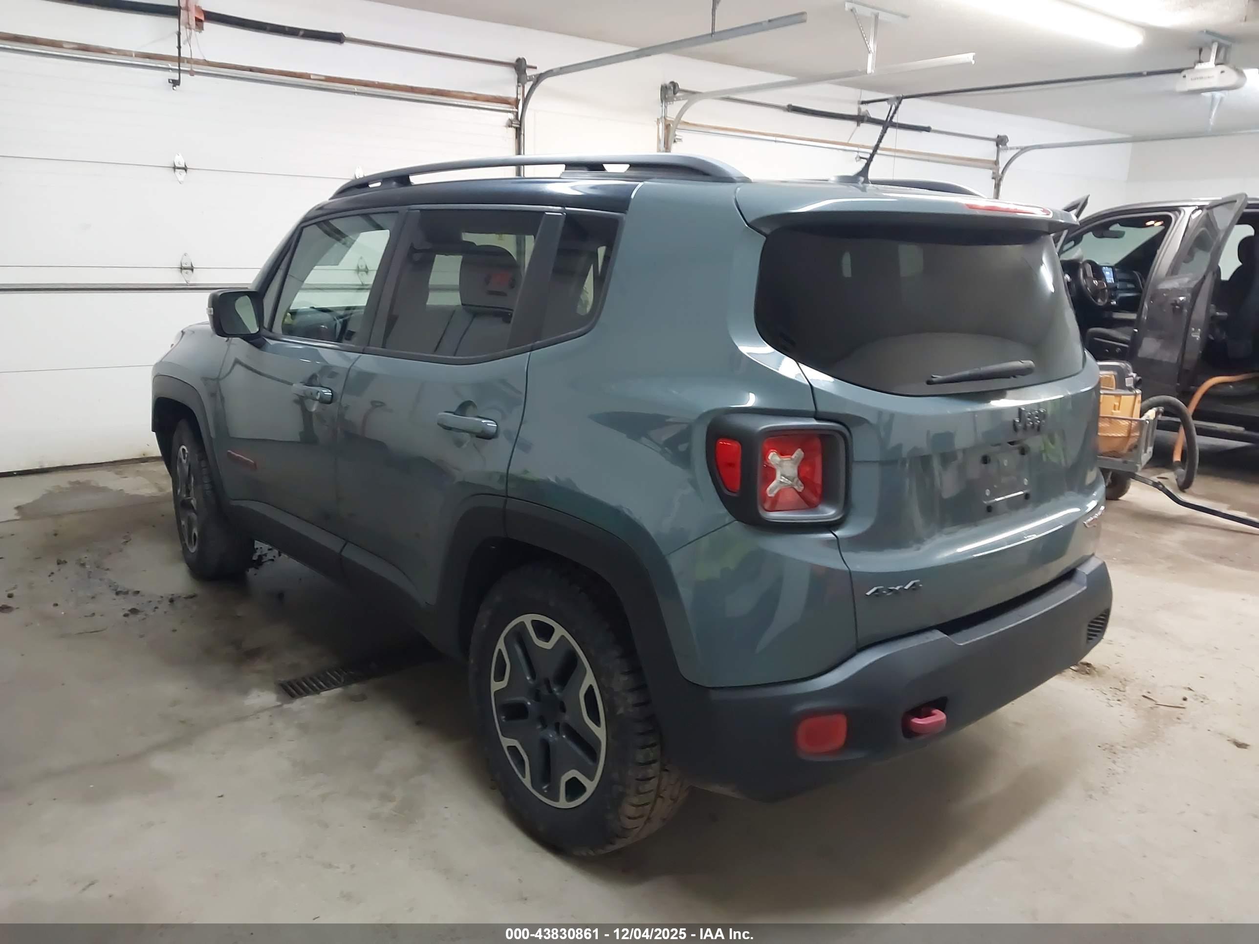 JEEP RENEGADE image 3