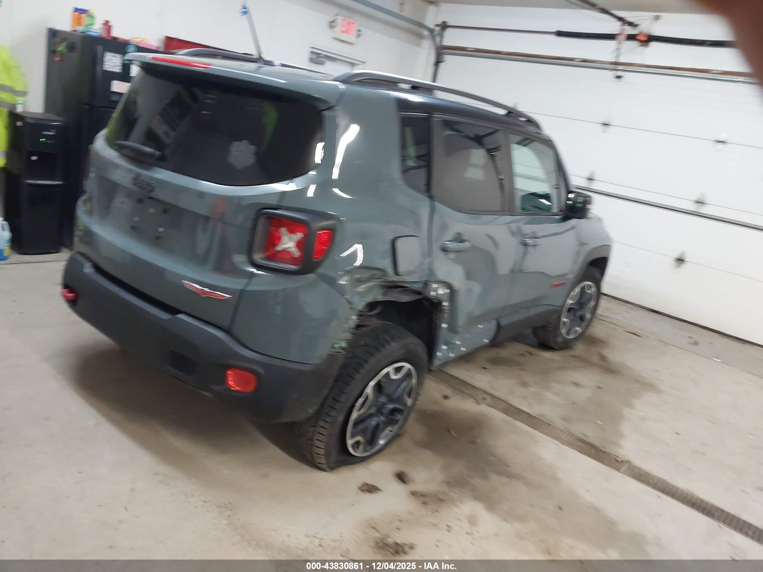 JEEP RENEGADE image 4