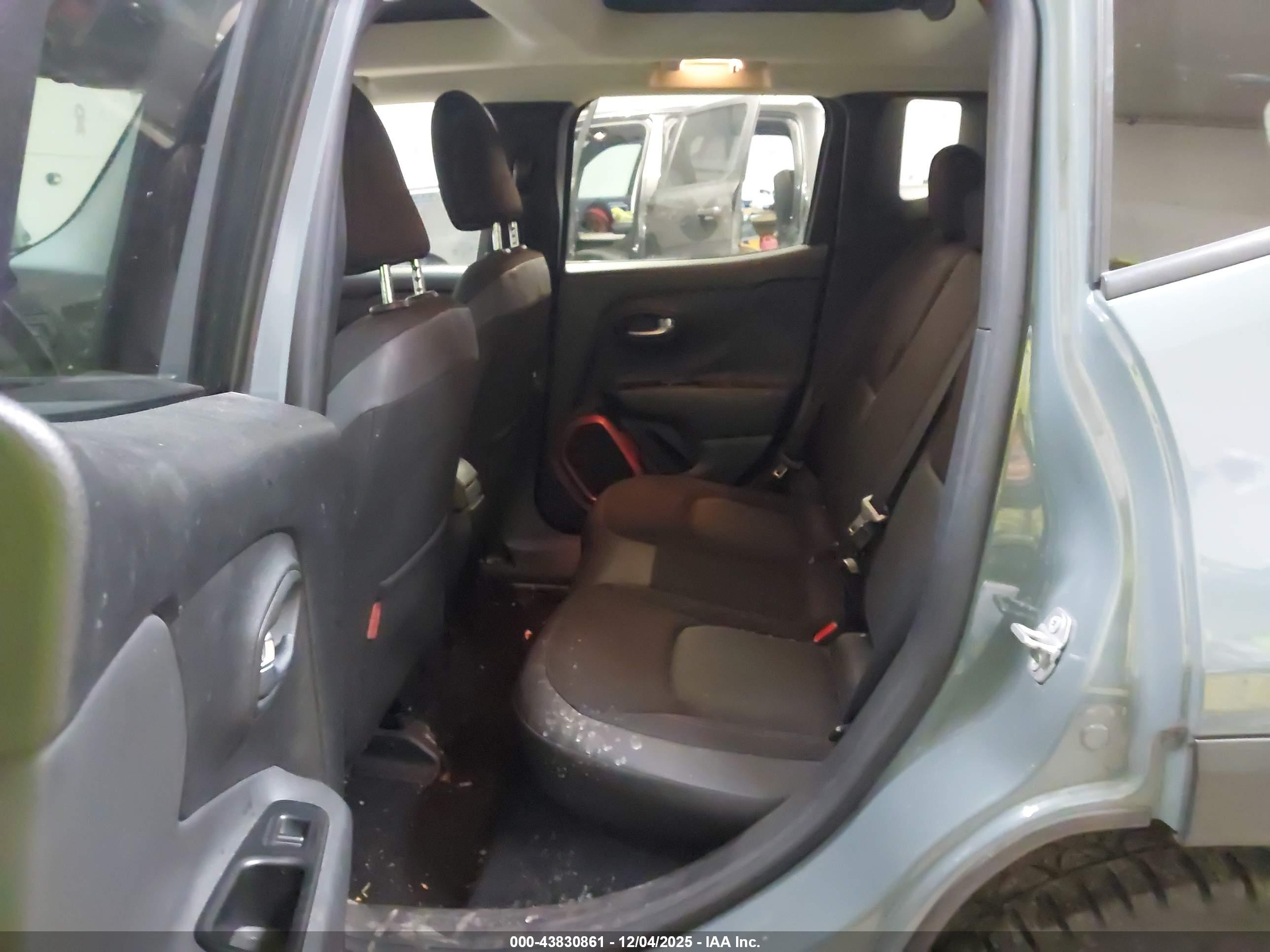 JEEP RENEGADE image 8
