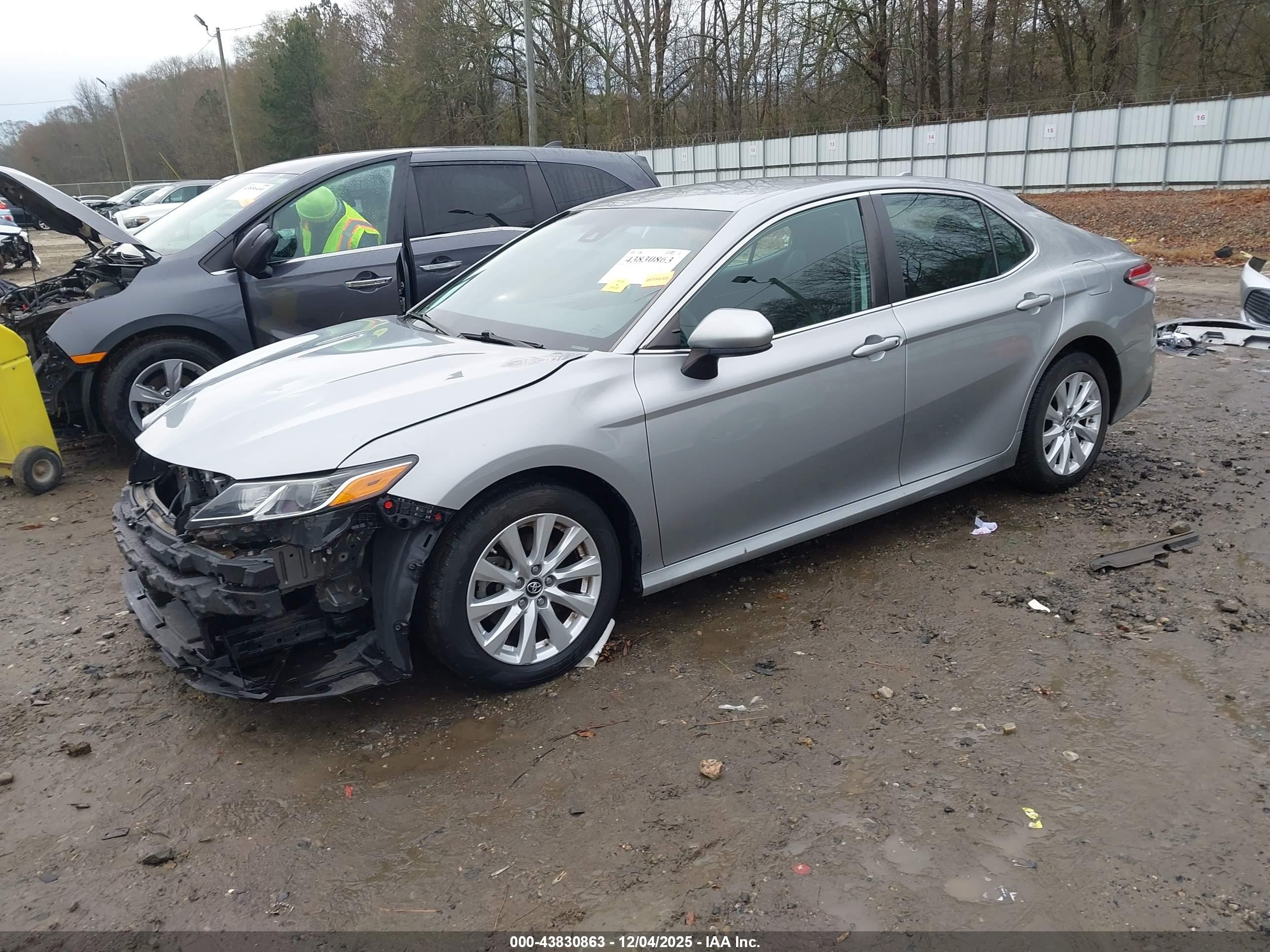 TOYOTA CAMRY image 2
