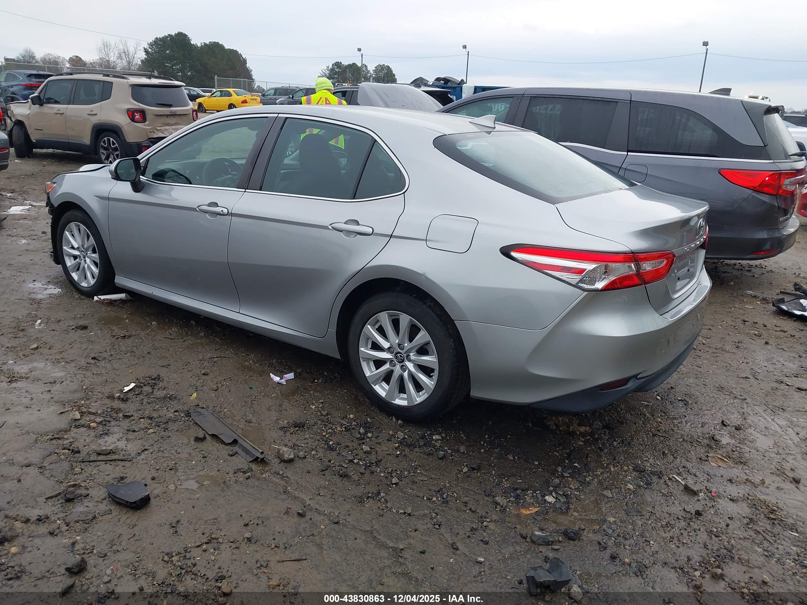TOYOTA CAMRY image 3