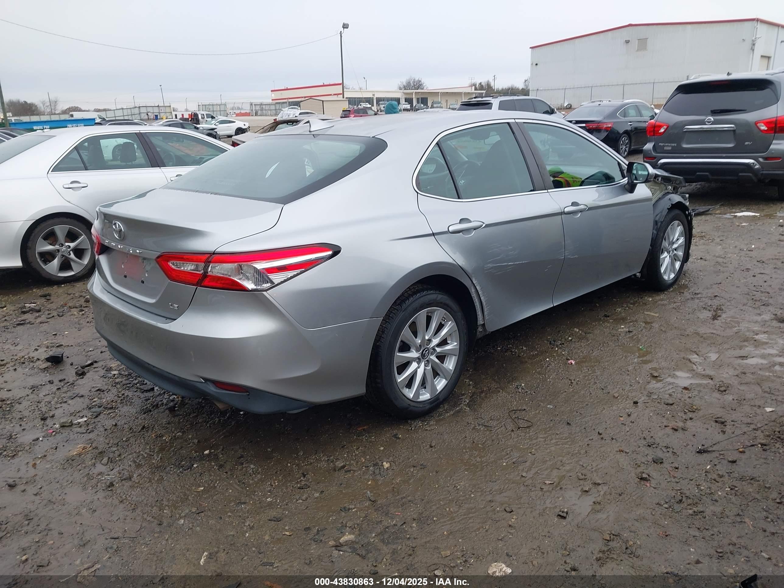 TOYOTA CAMRY image 4