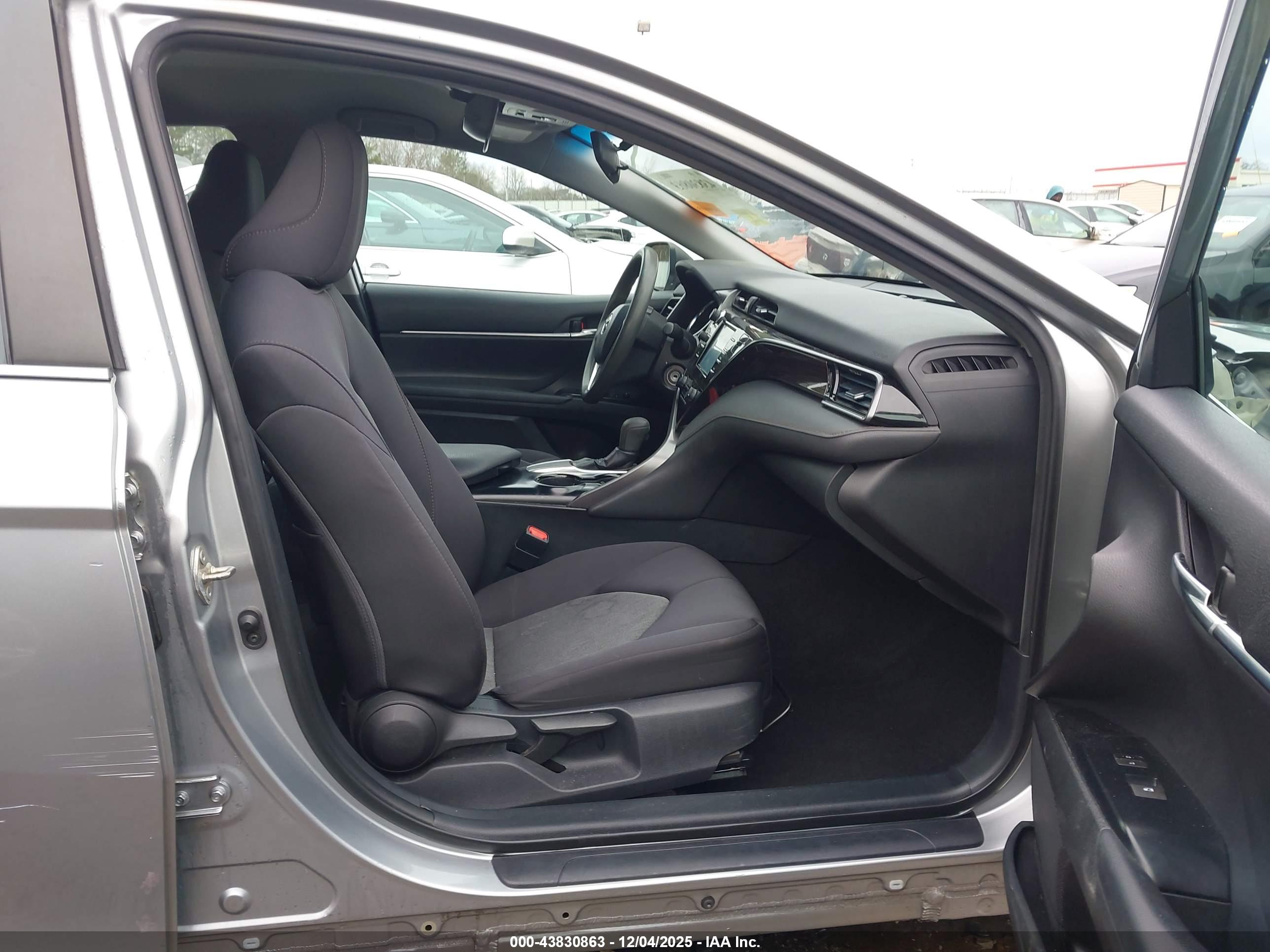 TOYOTA CAMRY image 5
