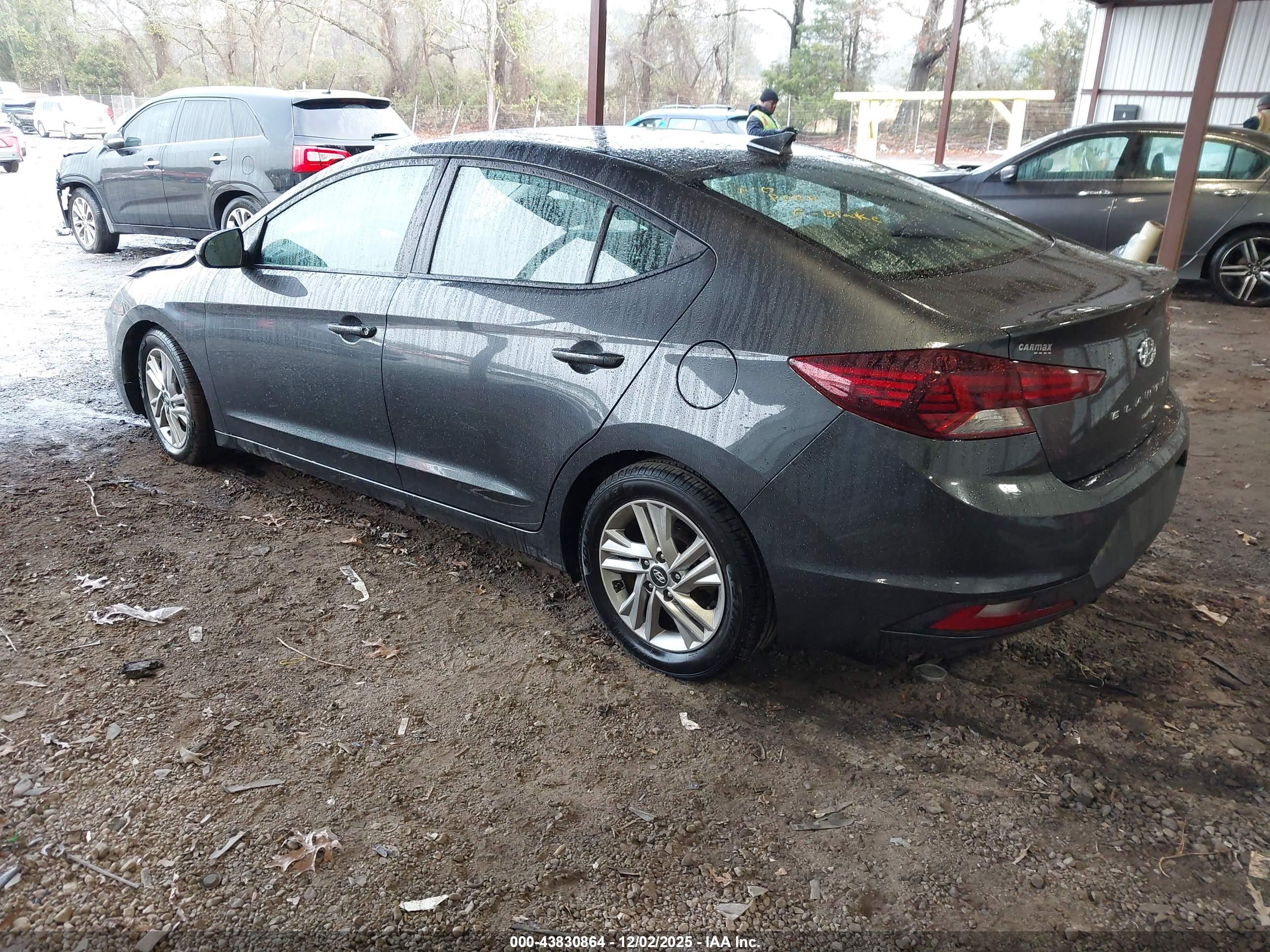 HYUNDAI ELANTRA image 3