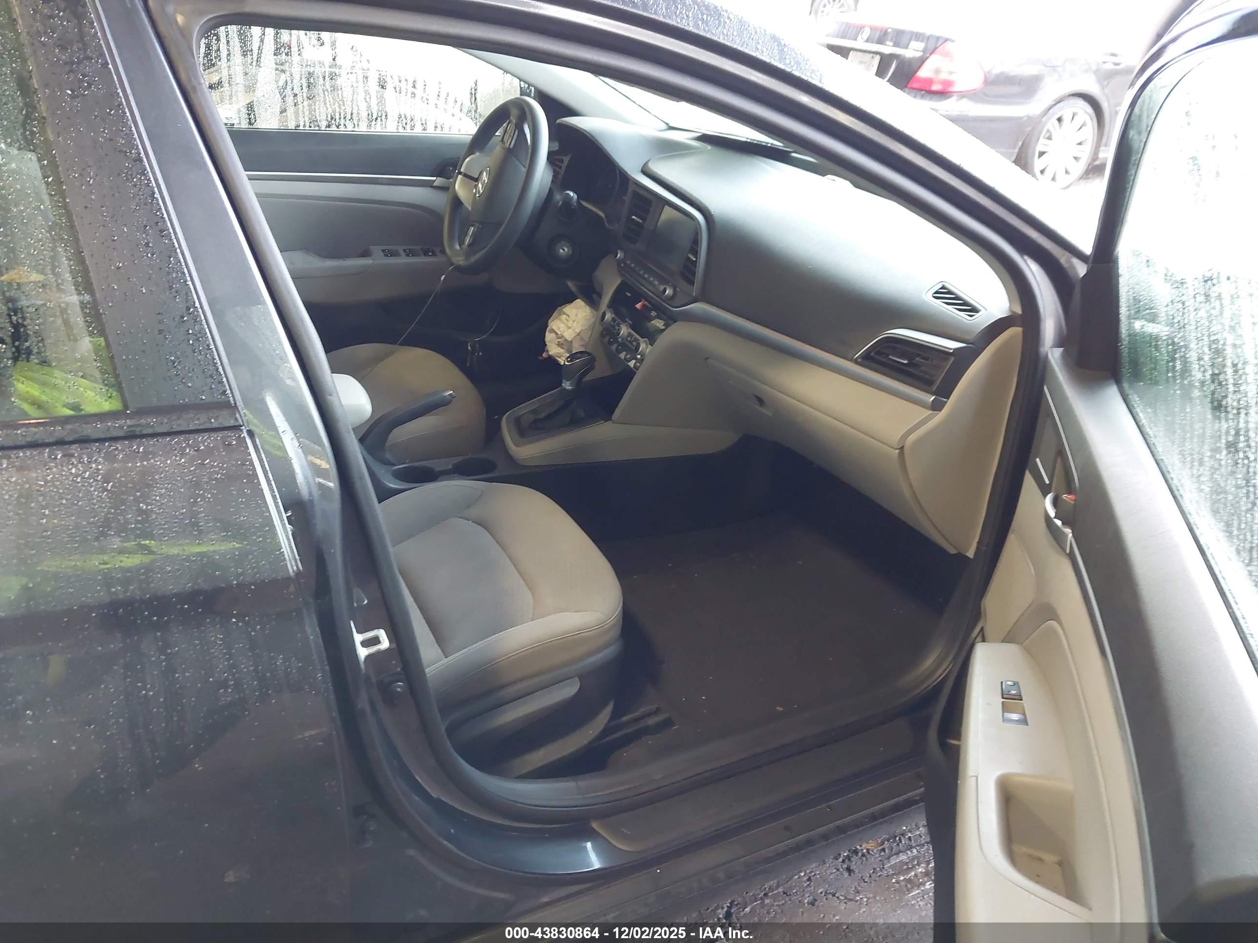 HYUNDAI ELANTRA image 5